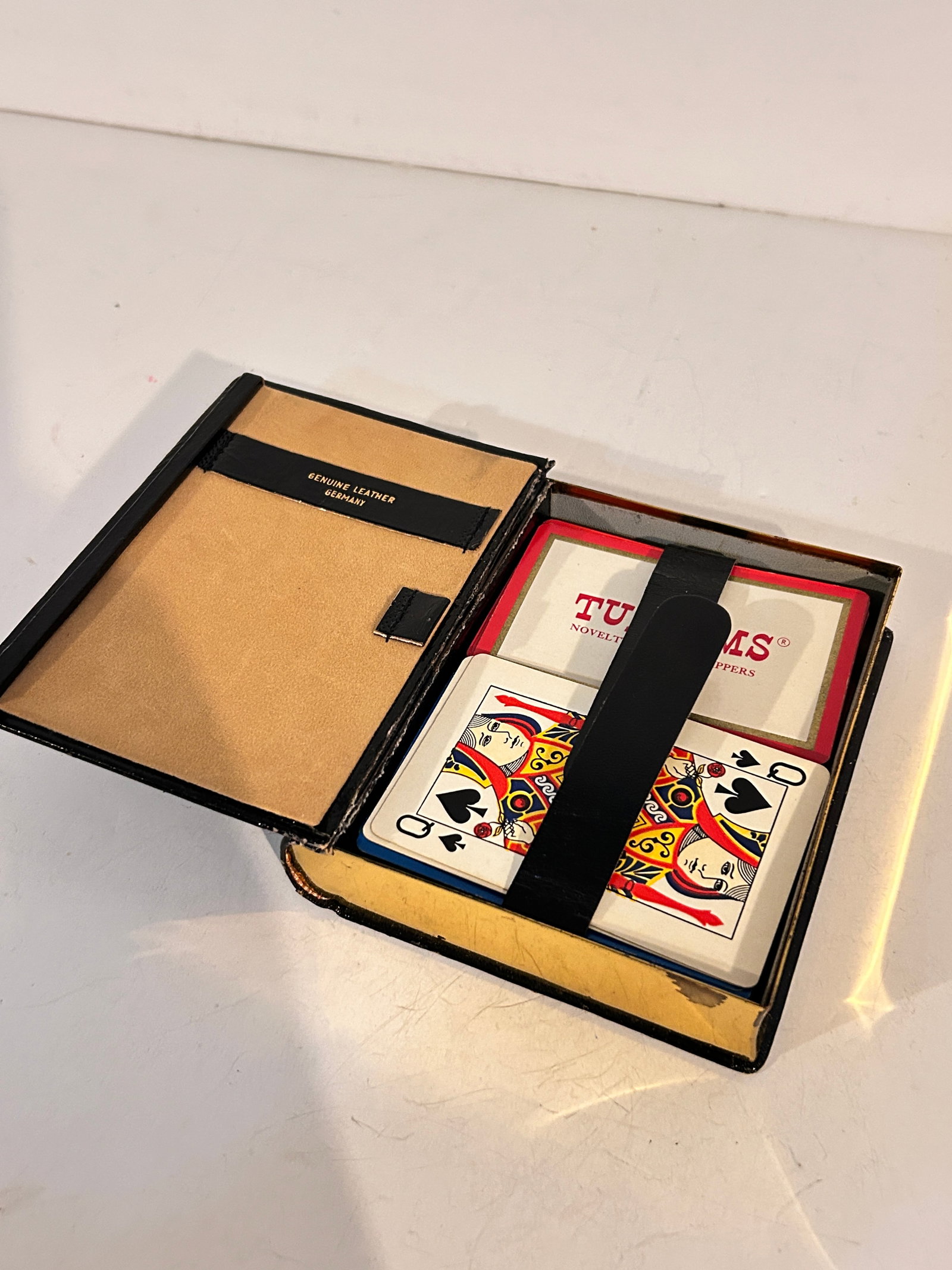 Vintage How to win at Playing Cards Tub-Ums: Vintage How to win at Playing Cards Tub-Ums Please view all photos as they are part of the description and condition of this Item, Feel free to contact me with questions or picture requests! Used Item