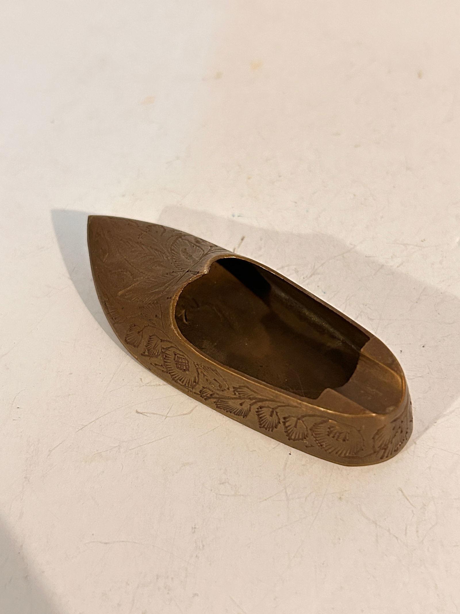 India Brass Small Etched Slipper/Shoe Ashtray Cigarette Rest Vintage Patina (1 of 5)