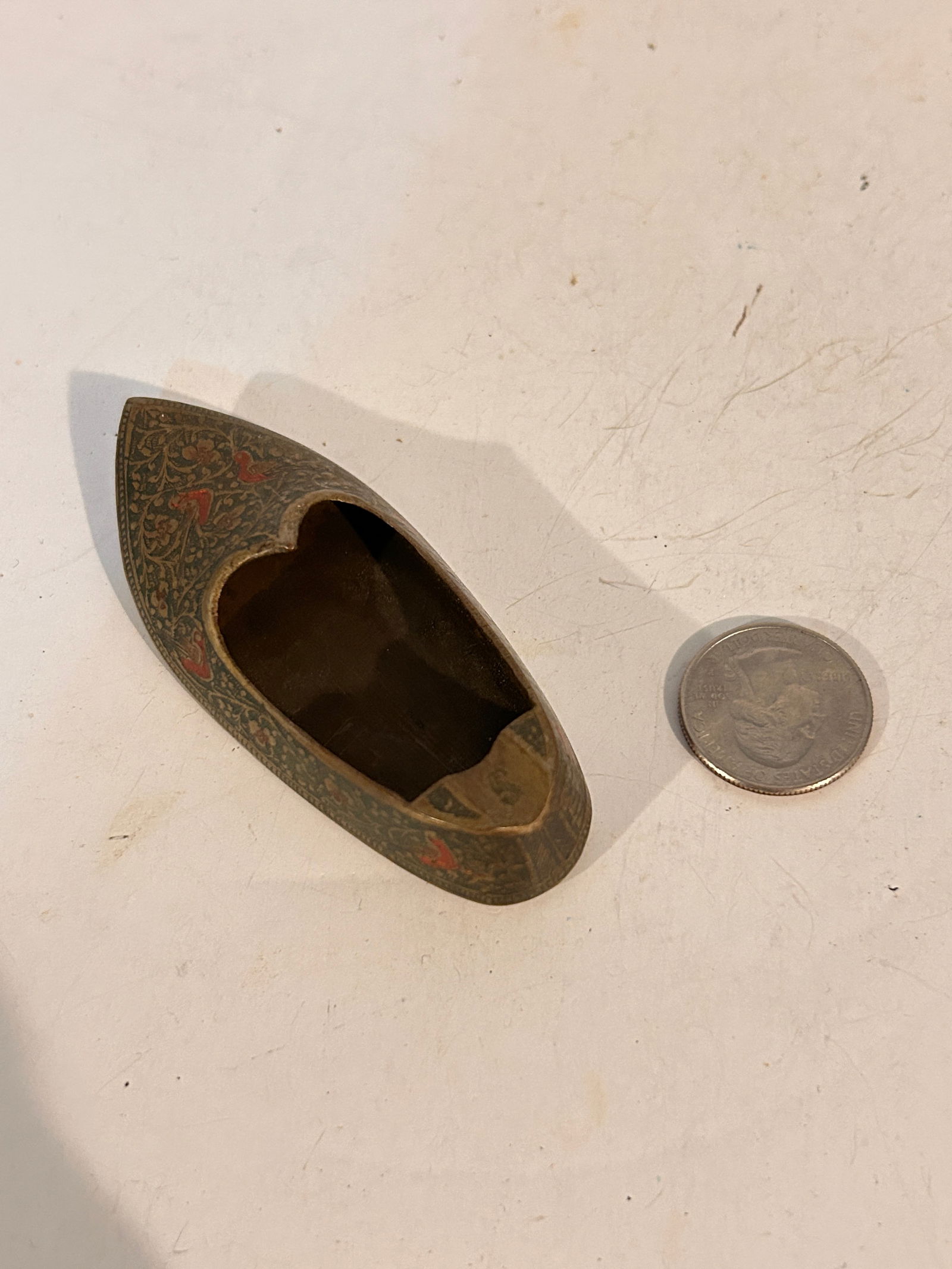 India Brass Small Etched Slipper/Shoe Ashtray Cigarette Rest Vintage Patina (1 of 5)