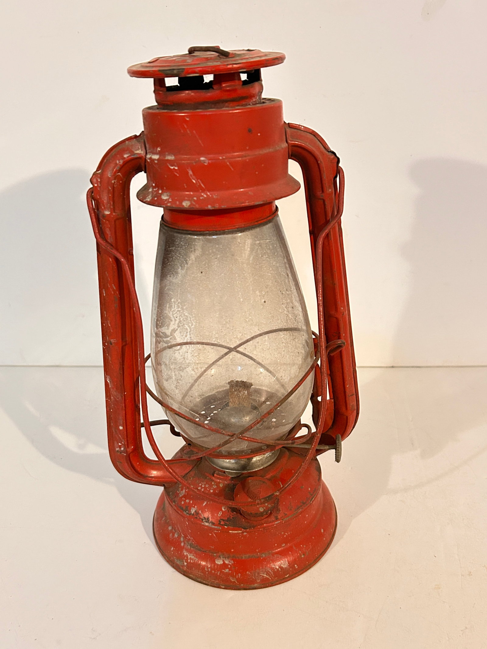 Vintage Red Winged Wheel No. 500 Kerosene Lantern Made In Japan: Vintage Red Winged Wheel No. 500 Kerosene Lantern Made In Japan Please view all photos as they are part of the description and condition of this Item, Feel free to contact me with questions or picture