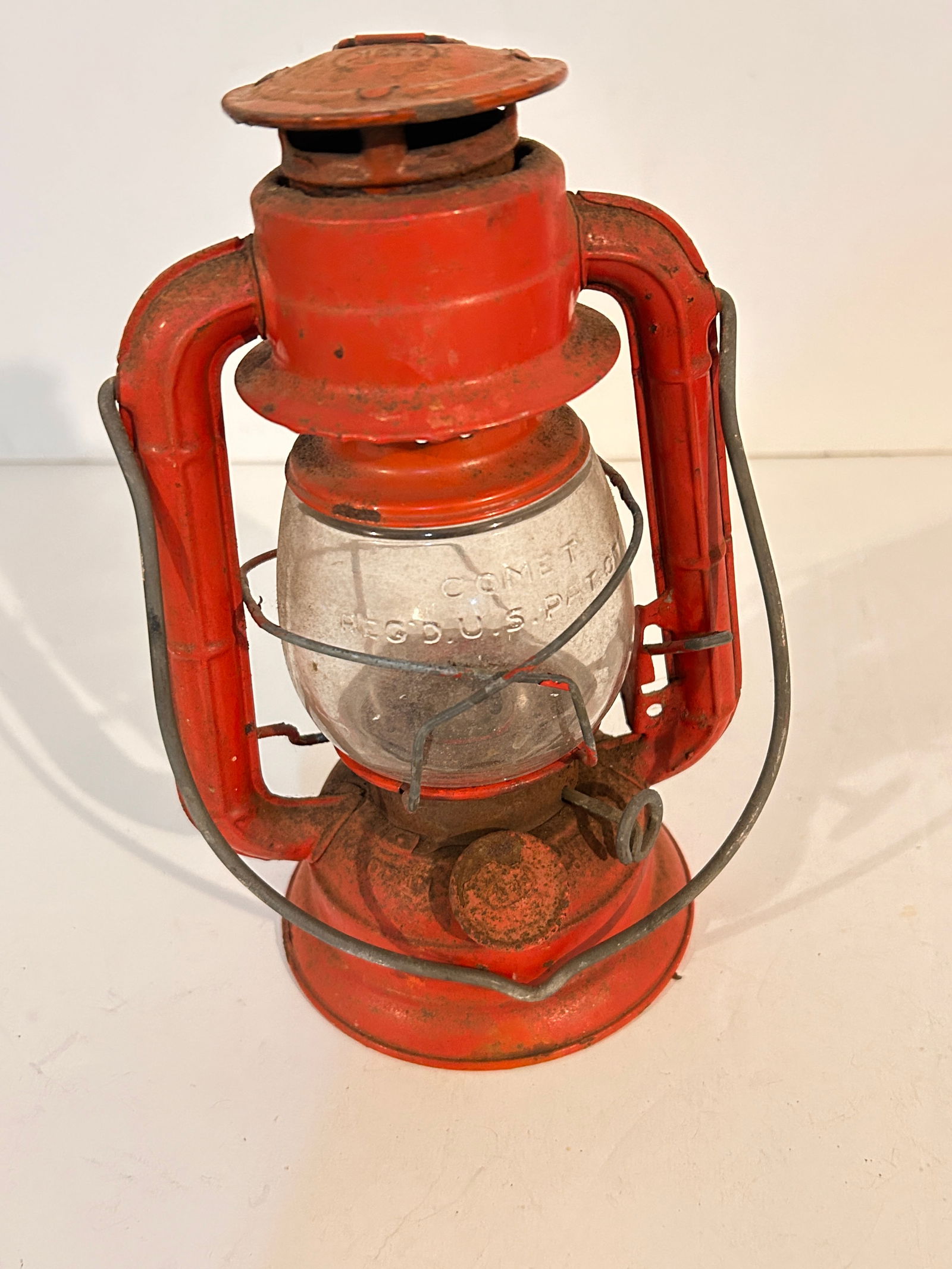 Vintage Dietz Comet Kerosene Lantern Red Made in USA (1 of 5)