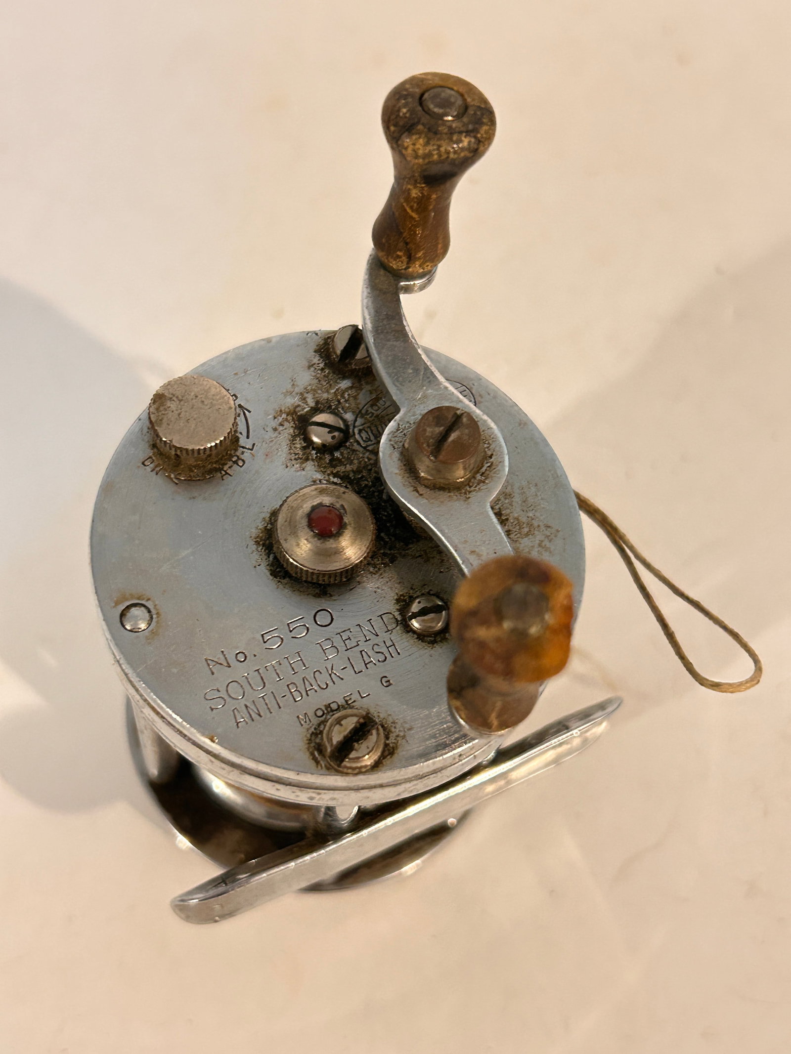 Vintage south bend fishing reel # 550 model g: Vintage south bend fishing reel # 550 model g Please view all photos as they are part of the description and condition of this Item, Feel free to contact me with questions or picture requests! Used It