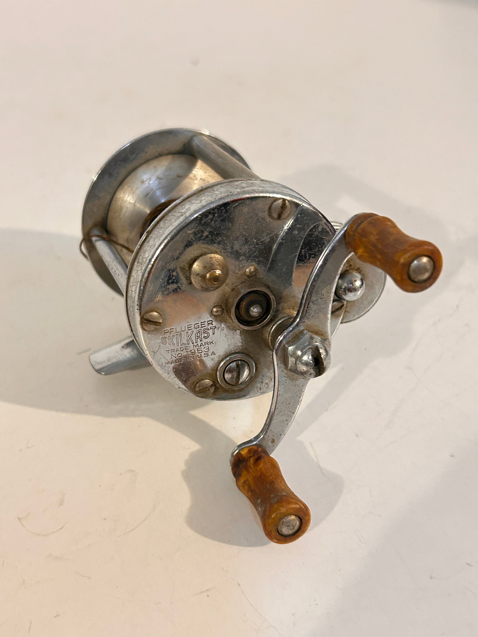 Vintage Pflueger Skilkast fishing reel # 1953: Vintage Pflueger Skilkast fishing reel # 1953 Please view all photos as they are part of the description and condition of this Item, Feel free to contact me with questions or picture requests! Used It