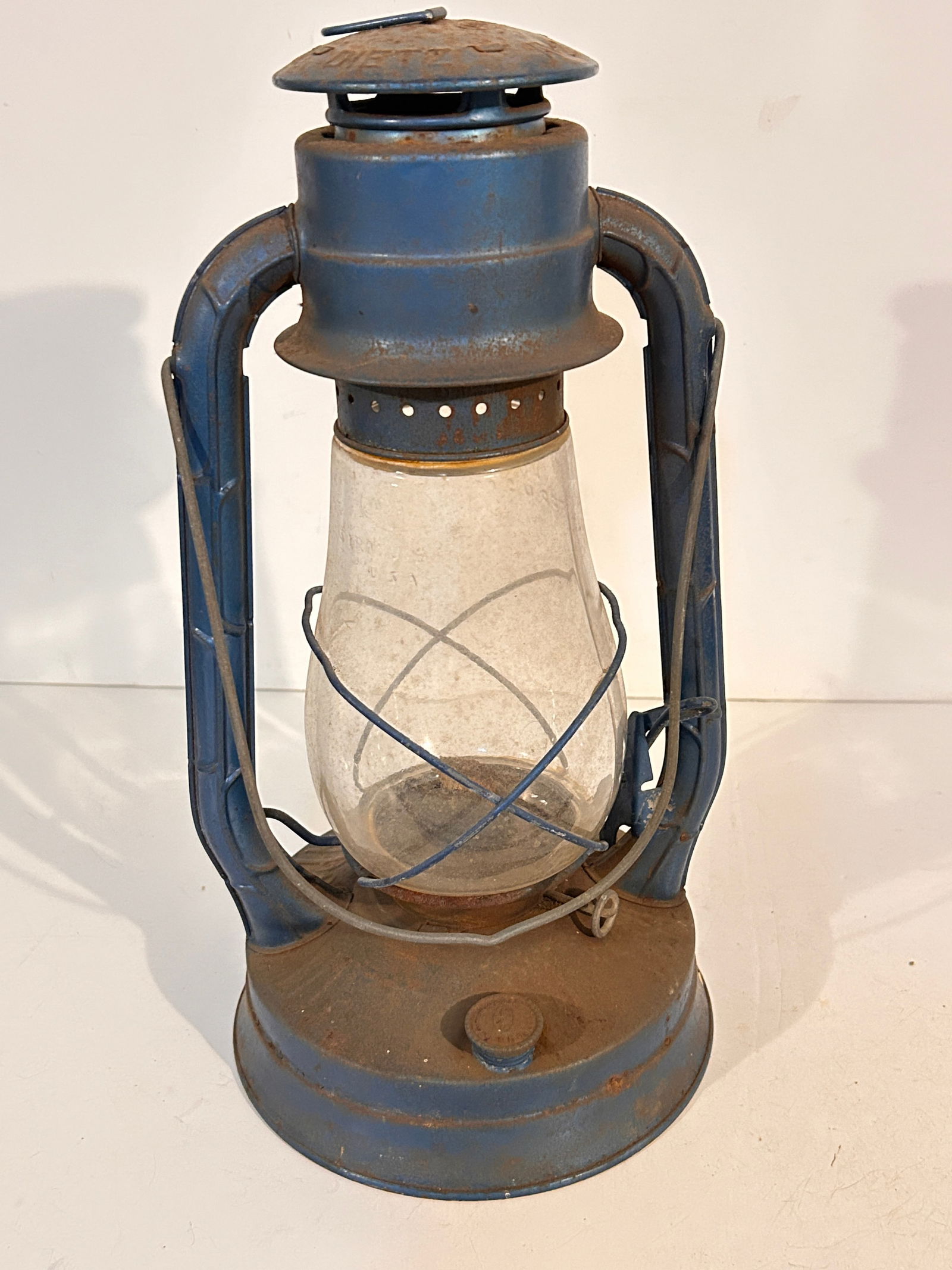 Vintage Dietz Blue Lantern No. 2 Blizzard Railroad Lantern (1 of 6)