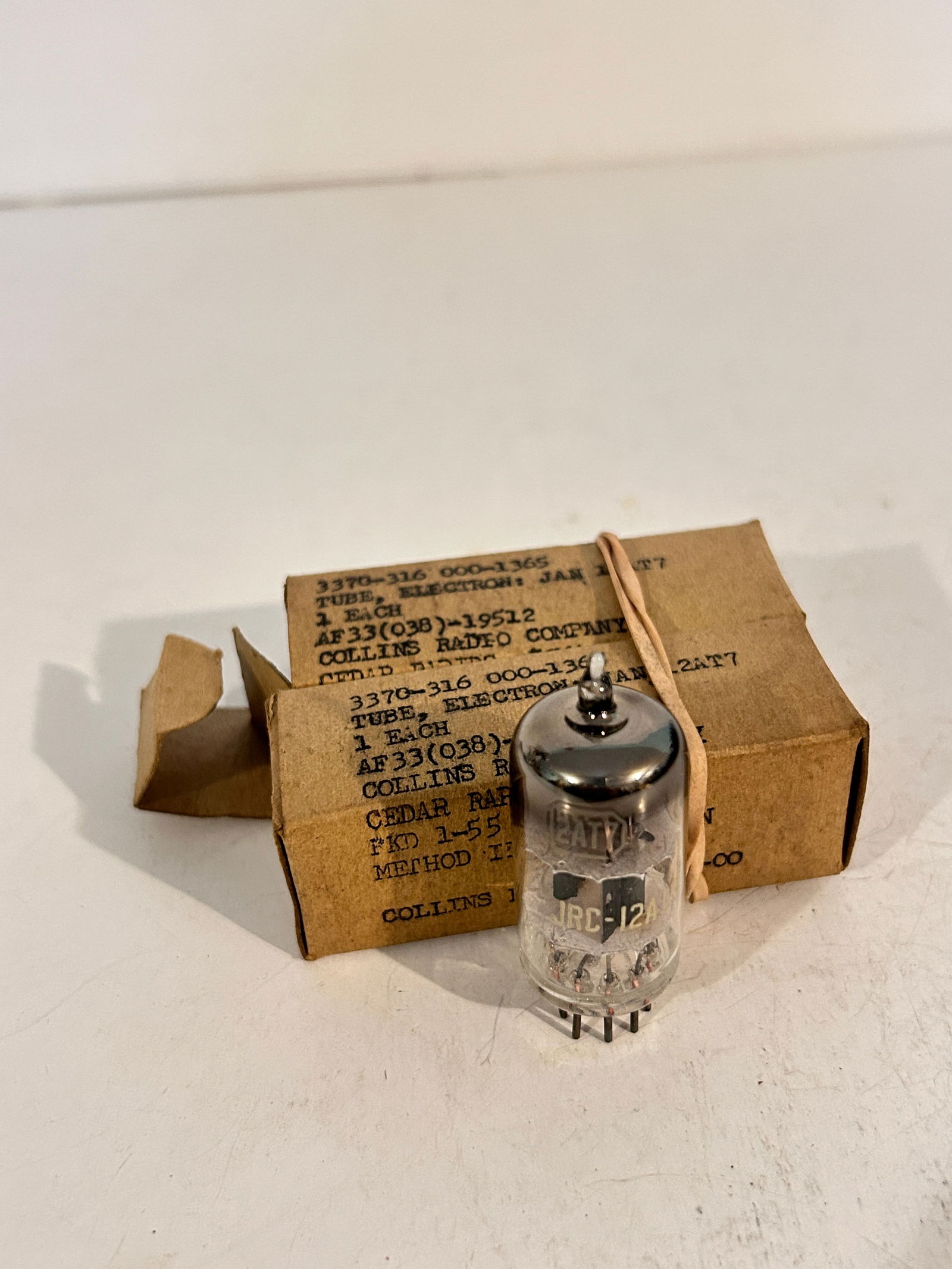 Matching Pair of NOS RCA 12AT7 Audio Amplifier Vacuum Tubes (1 of 5)