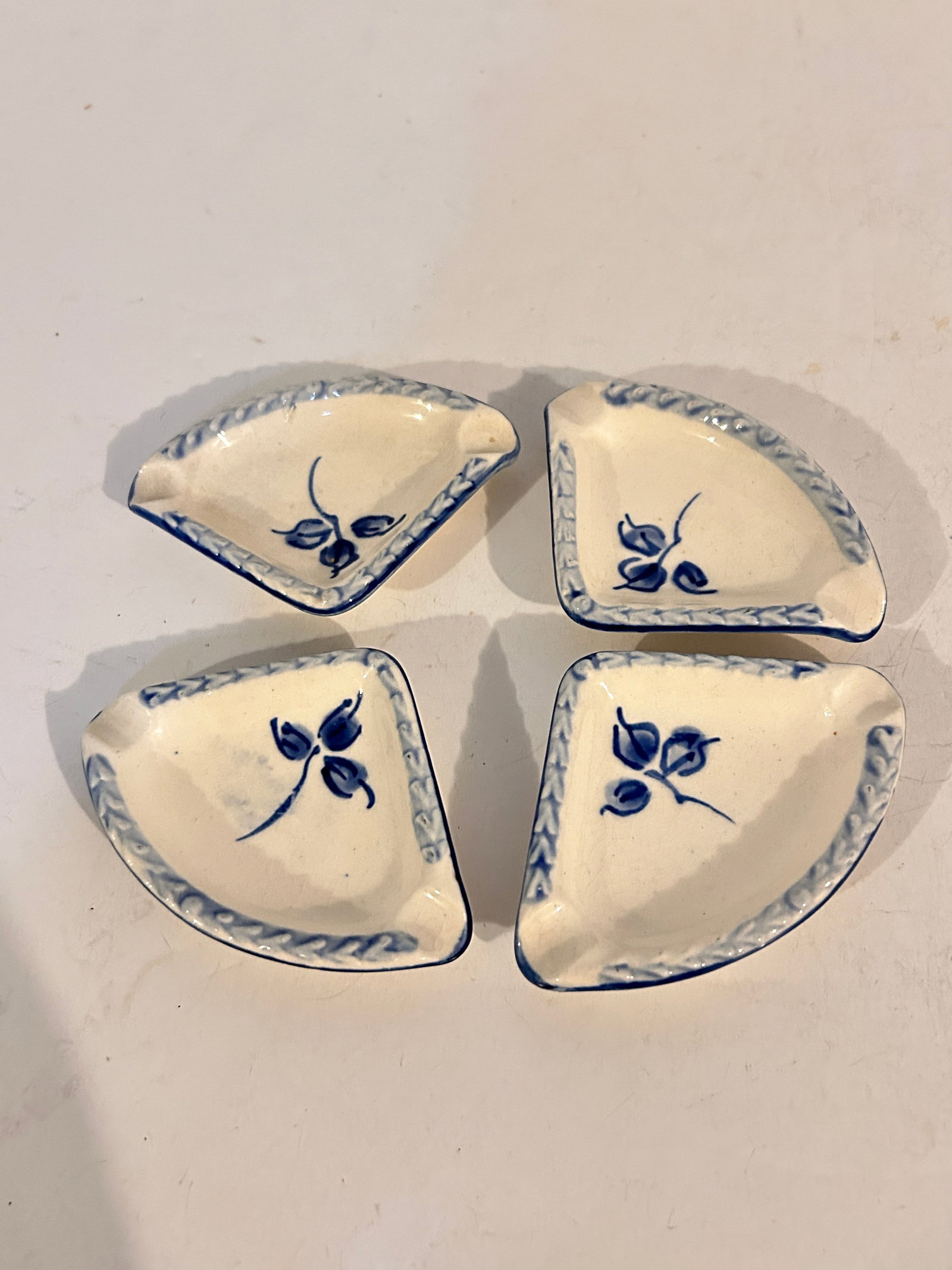 4 vintage delf ashtrays made in occupied Japan: 4 vintage delf ashtrays made in occupied Japan Please view all photos as they are part of the description and condition of this Item, Feel free to contact me with questions or picture requests! Used I