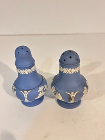 Vntg Wedgwood Blue Jasperware Salt & Pepper Shakers Set Cherub 1962, 4" Tall