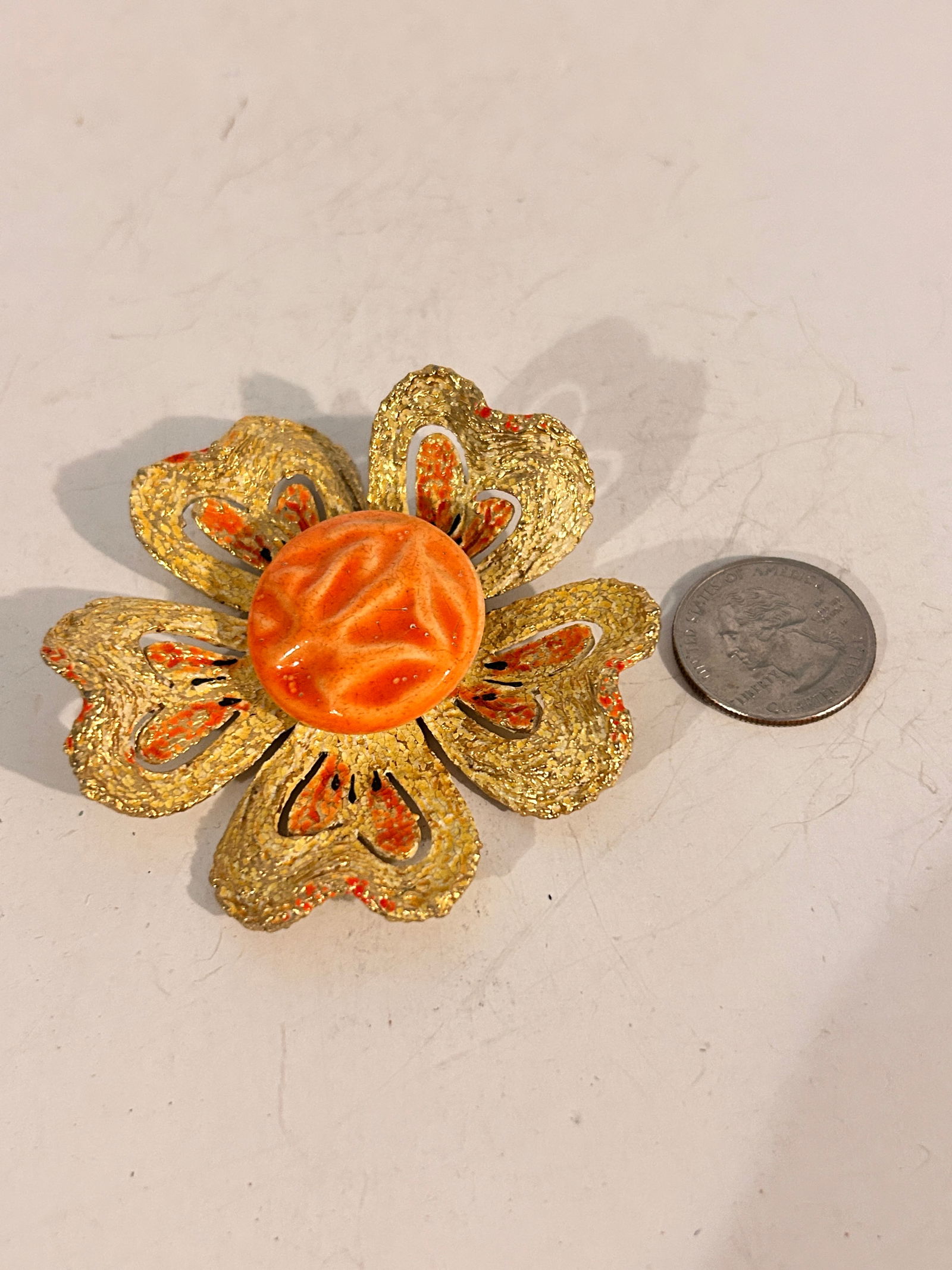 Vintage art Large Flower Brooch: Vintage art Large Flower Brooch Please view all photos as they are part of the description and condition of this Item, Feel free to contact me with questions or picture requests! Used Item AS IS