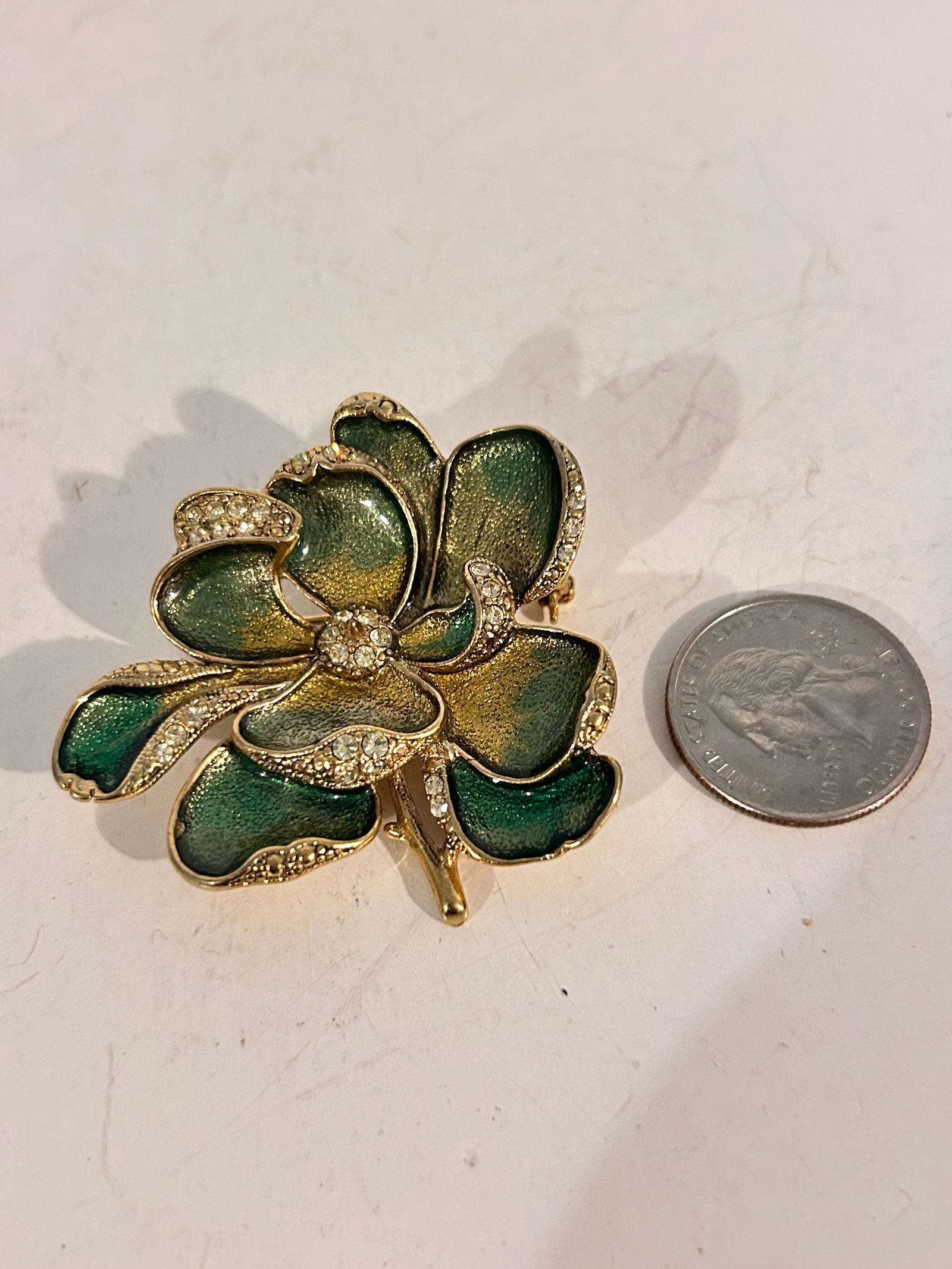 Vintage gold tone Monet floral Brooch: Vintage gold tone Monet floral Brooch Please view all photos as they are part of the description and condition of this Item, Feel free to contact me with questions or picture requests! Used Item AS IS