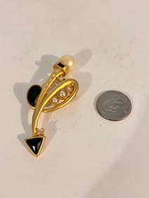 Vintage gold tone rhinestone faux pearls Brooch