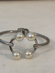 Vintage hinged pearl bead Bracelet sz 8"