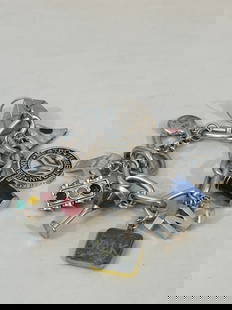 Vintage Kenneth Cole new york charm Bracelet sz 7": Vintage Kenneth Cole new york charm Bracelet sz 7" Please view all photos as they are part of the description and condition of this Item, Feel free to contact me with questions or picture requests! Us
