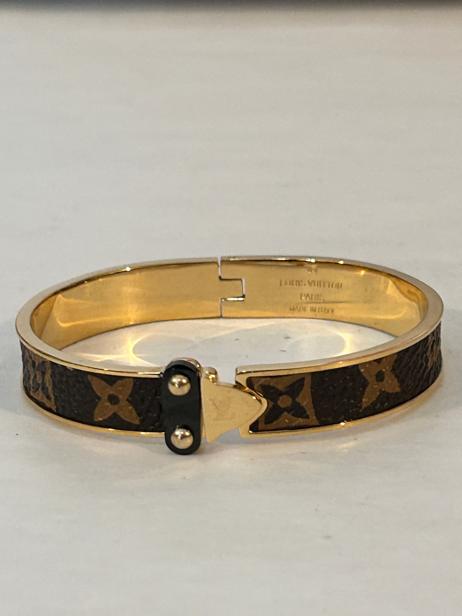 Vintage Louis Vuitton Paris hinged Bracelet made in italy sz 8" (1 of 5)