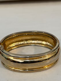 Vintage Gold Tone hinged Bracelet sz 8"