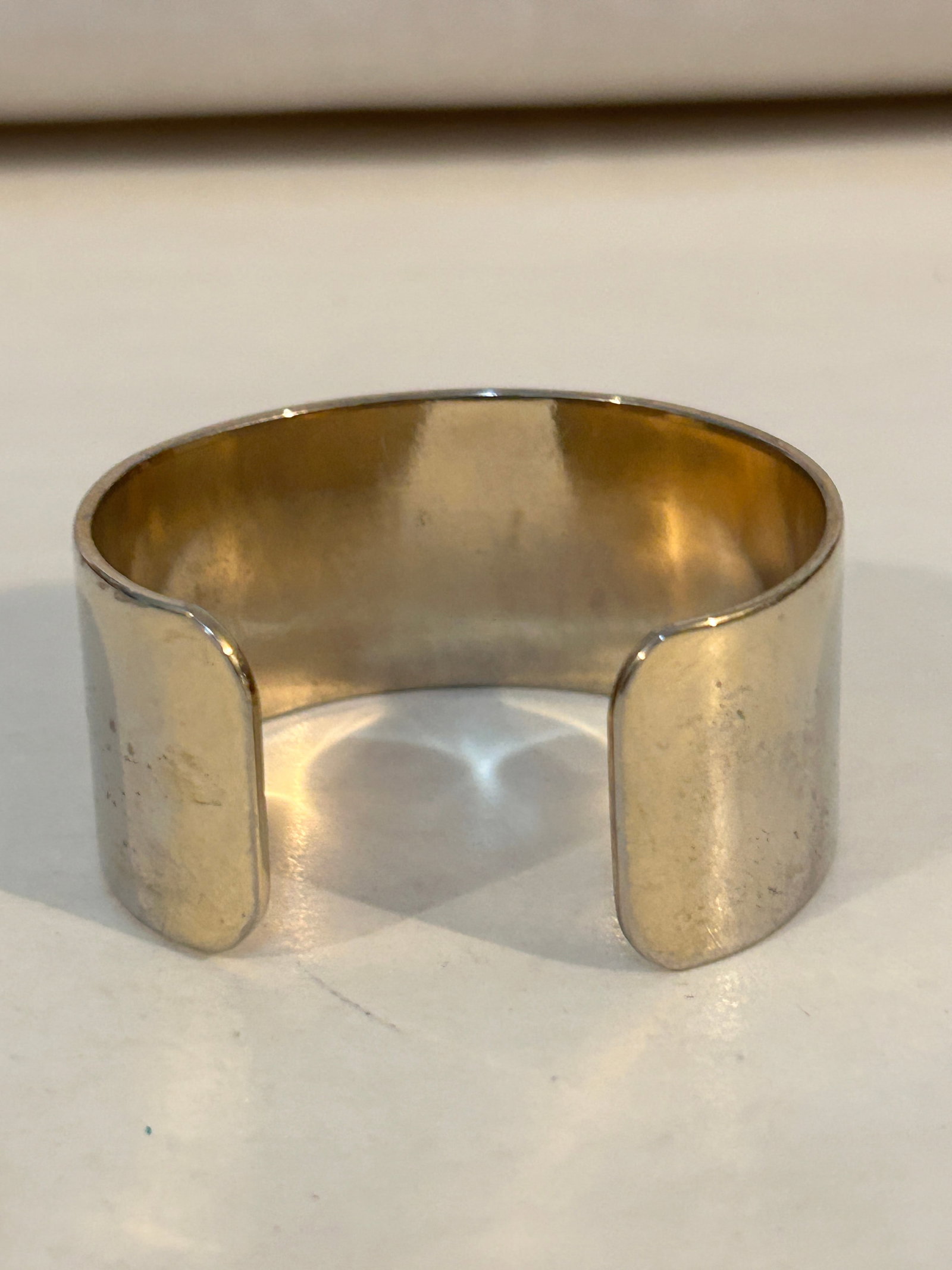 Vintage Caroline cuff Bracelet sz 7": Vintage Caroline cuff Bracelet sz 7" Please view all photos as they are part of the description and condition of this Item, Feel free to contact me with questions or picture requests! Used Item AS IS