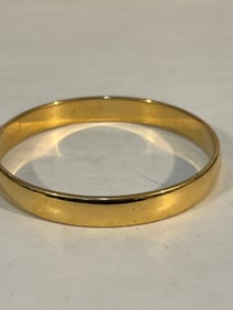 Vintage monet gold tone Bracelet sz 8"