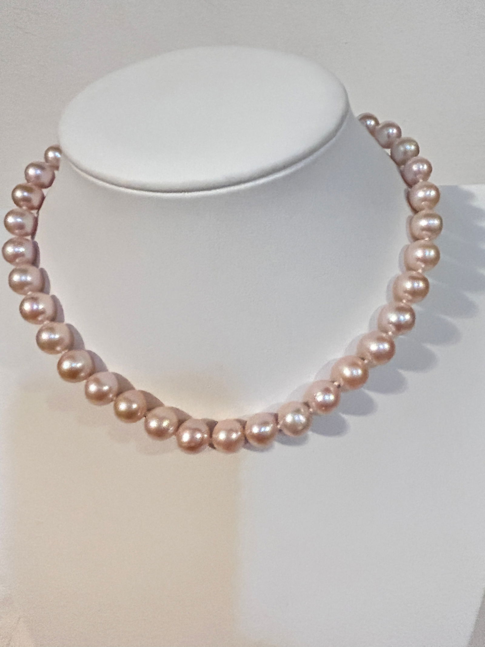 World Wide Imports VVV Pink/Mauve Pearl Necklace 15" Sterling clasp (1 of 4)