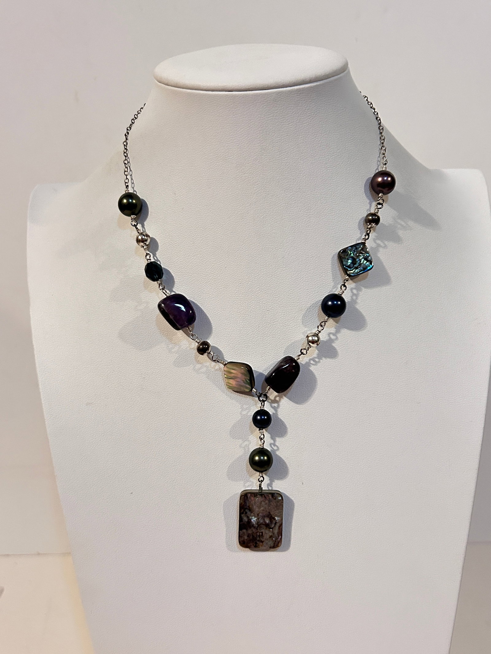 Vintage Sterling Silver Abalone Necklace 16": Vintage Sterling Silver Abalone Necklace 16" Please view all photos as they are part of the description and condition of this Item, Feel free to contact me with questions or picture requests! Used Ite