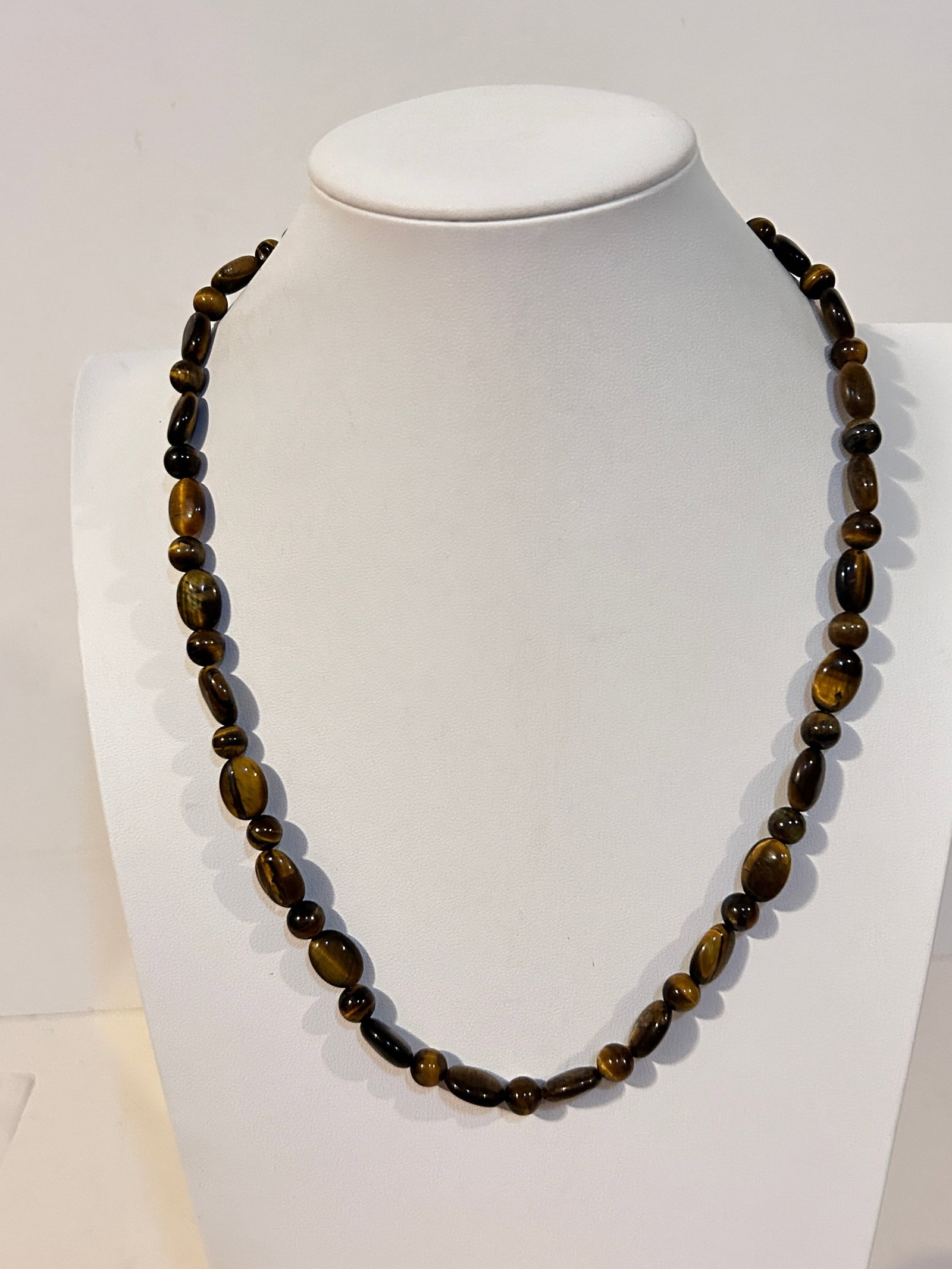Vintage Tigers Eye beaded Necklace 21": Vintage Tigers Eye beaded Necklace 21" Please view all photos as they are part of the description and condition of this Item, Feel free to contact me with questions or picture requests! Used Item AS I