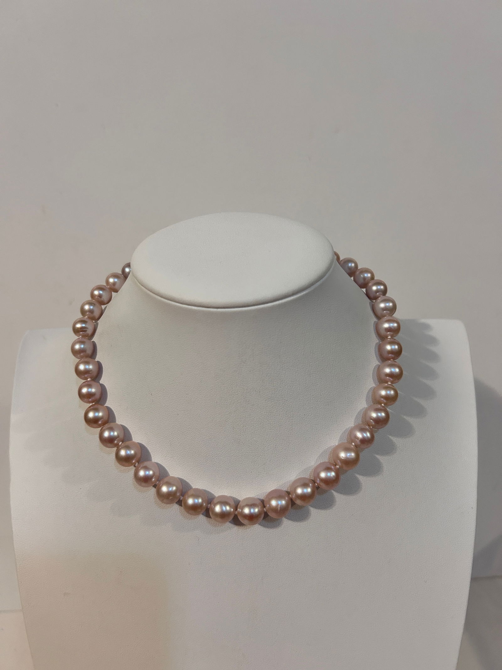 World Wide Imports VVV Pink/Mauve Pearl Necklace 15" Sterling clasp (1 of 4)