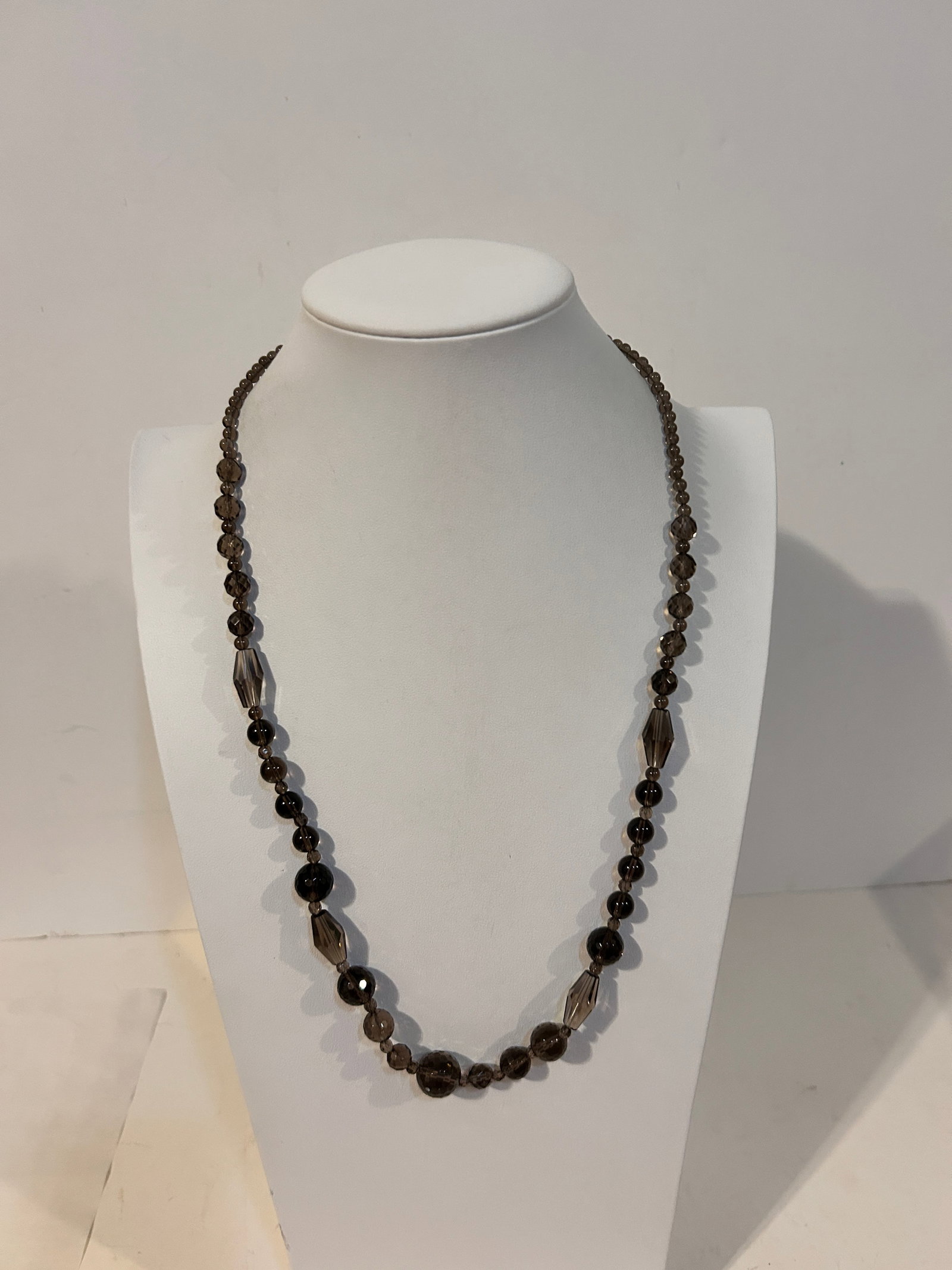 Vintage Tourmaline beaded Necklace 23": Vintage Tourmaline beaded Necklace 23" Please view all photos as they are part of the description and condition of this Item, Feel free to contact me with questions or picture requests! Used Item AS I