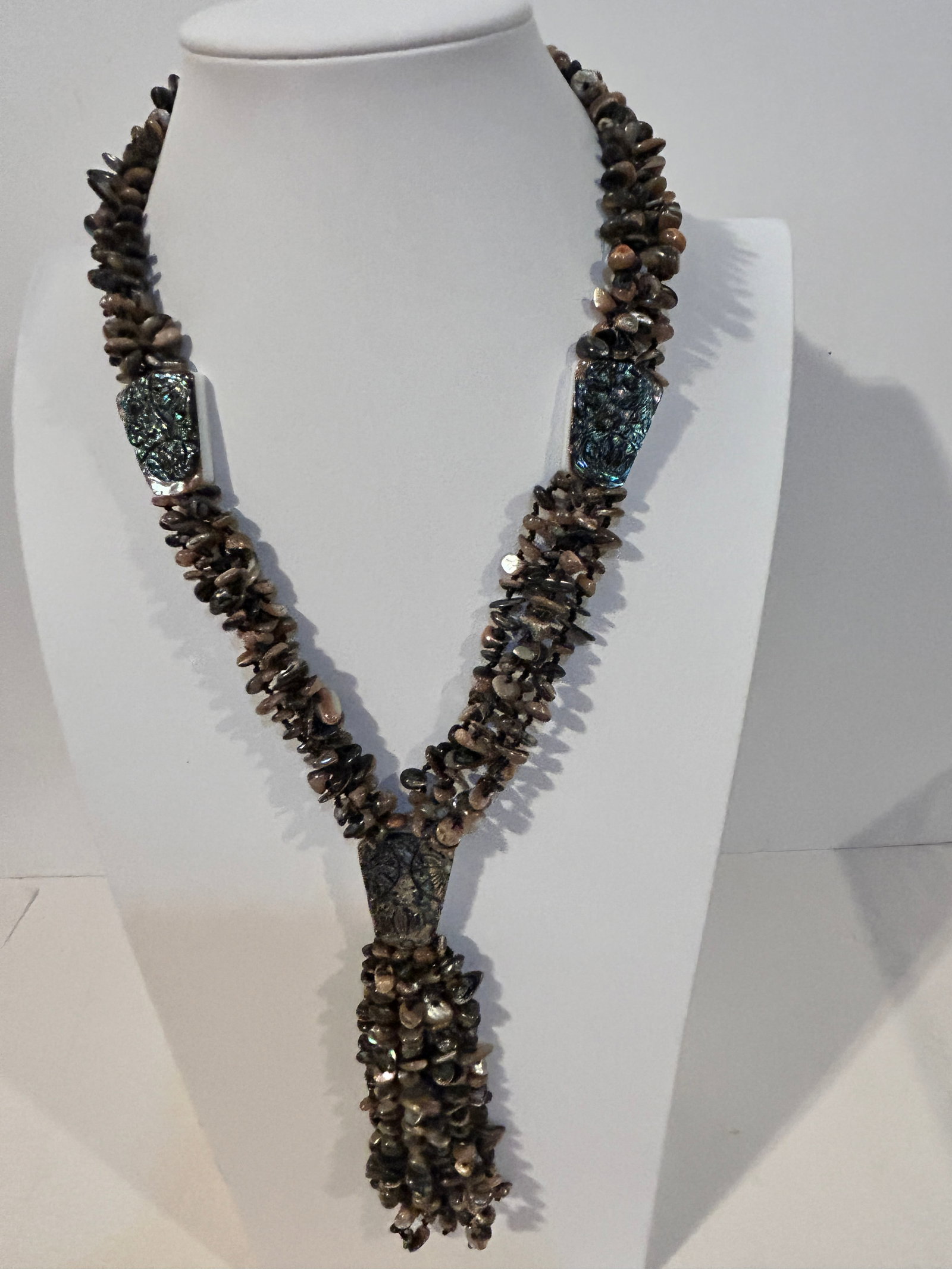 Vintage SAJEN Mother-of-Pearl MOP beaded Necklace 19": Vintage SAJEN Mother-of-Pearl MOP beaded Necklace 19" Please view all photos as they are part of the description and condition of this Item, Feel free to contact me with questions or picture requests!