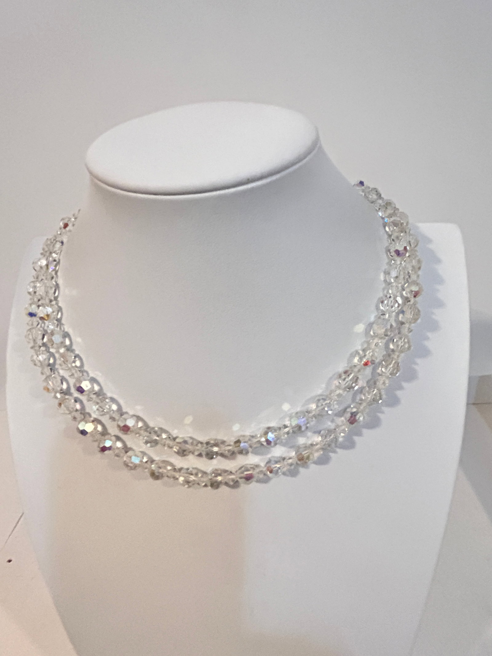 Vintage Crystal beaded Necklace 36": Vintage Crystal beaded Necklace 36" Please view all photos as they are part of the description and condition of this Item, Feel free to contact me with questions or picture requests! Used Item AS IS