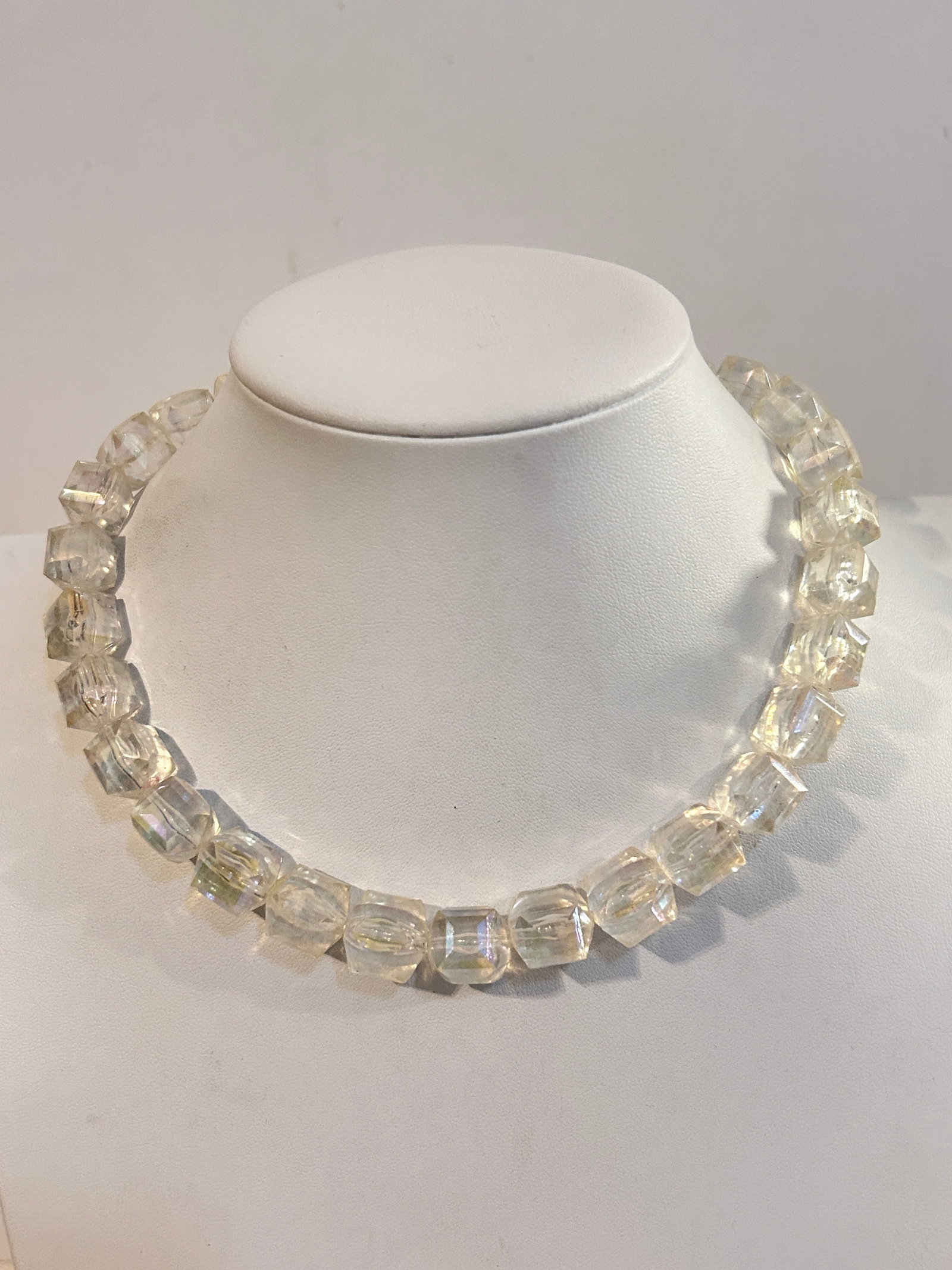 Vintage clear acrylic Necklace 16": Vintage clear acrylic Necklace 16" Please view all photos as they are part of the description and condition of this Item, Feel free to contact me with questions or picture requests! Used Item AS IS
