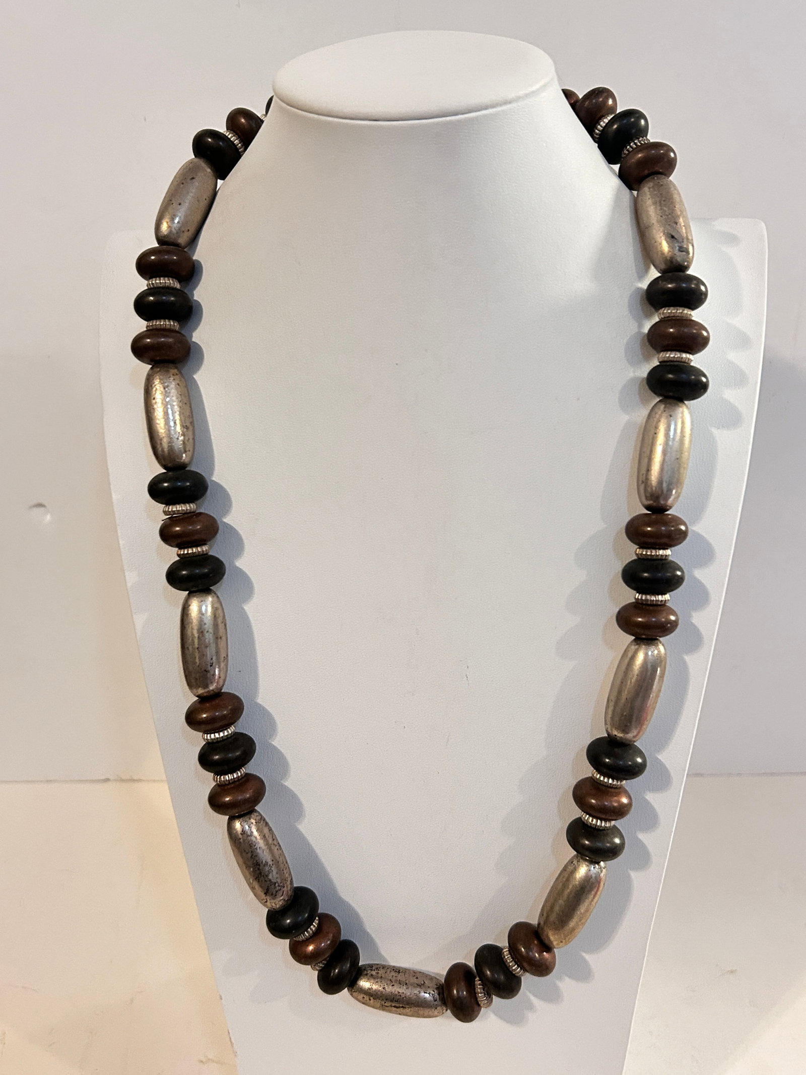 Vintage Copper metal beaded large Necklace 28": Vintage Copper metal beaded large Necklace 28" Please view all photos as they are part of the description and condition of this Item, Feel free to contact me with questions or picture requests! Used I