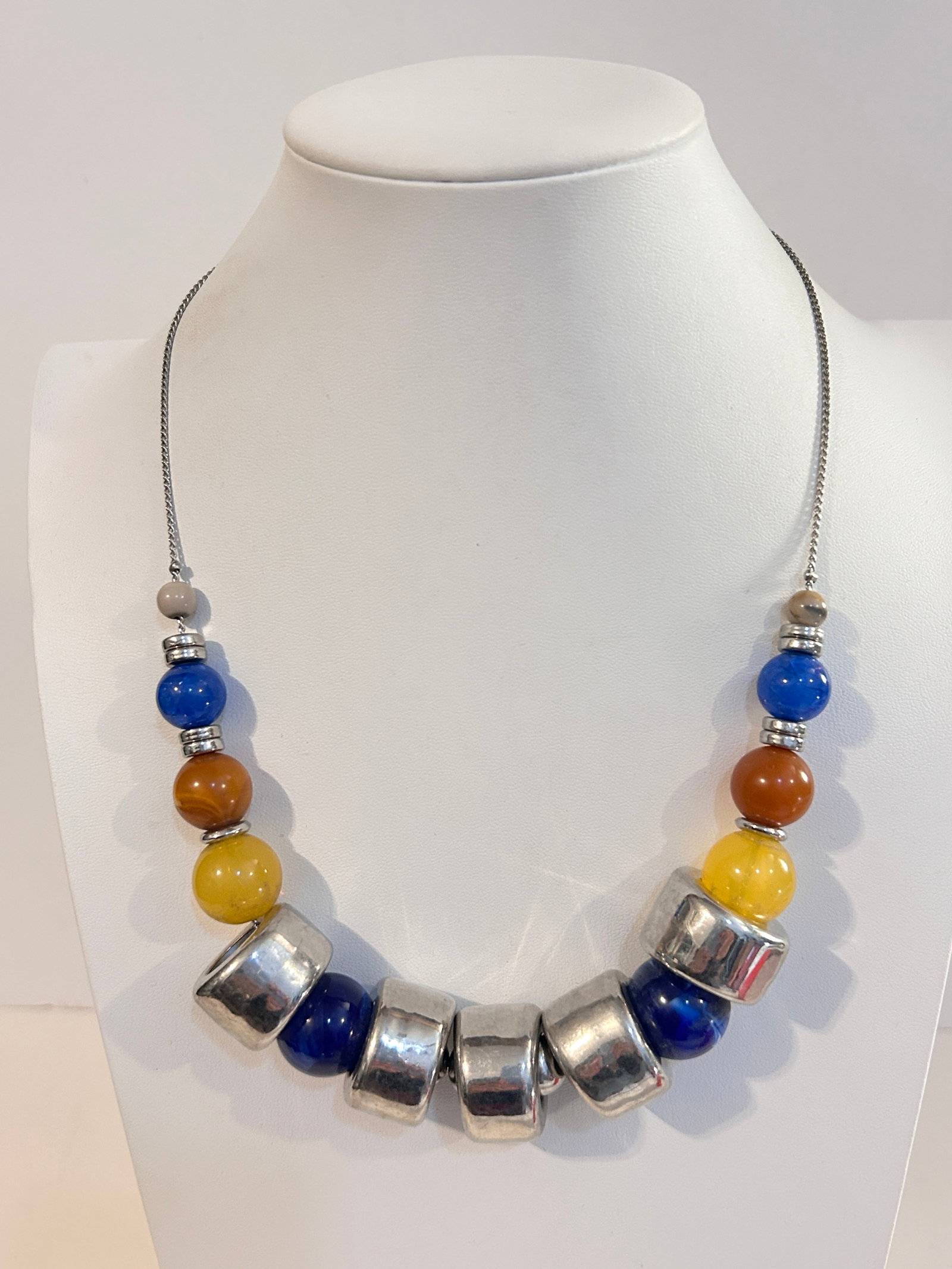 Vintage N.Y bead Necklace 17": Vintage N.Y bead Necklace 17" Please view all photos as they are part of the description and condition of this Item, Feel free to contact me with questions or picture requests! Used Item AS IS
