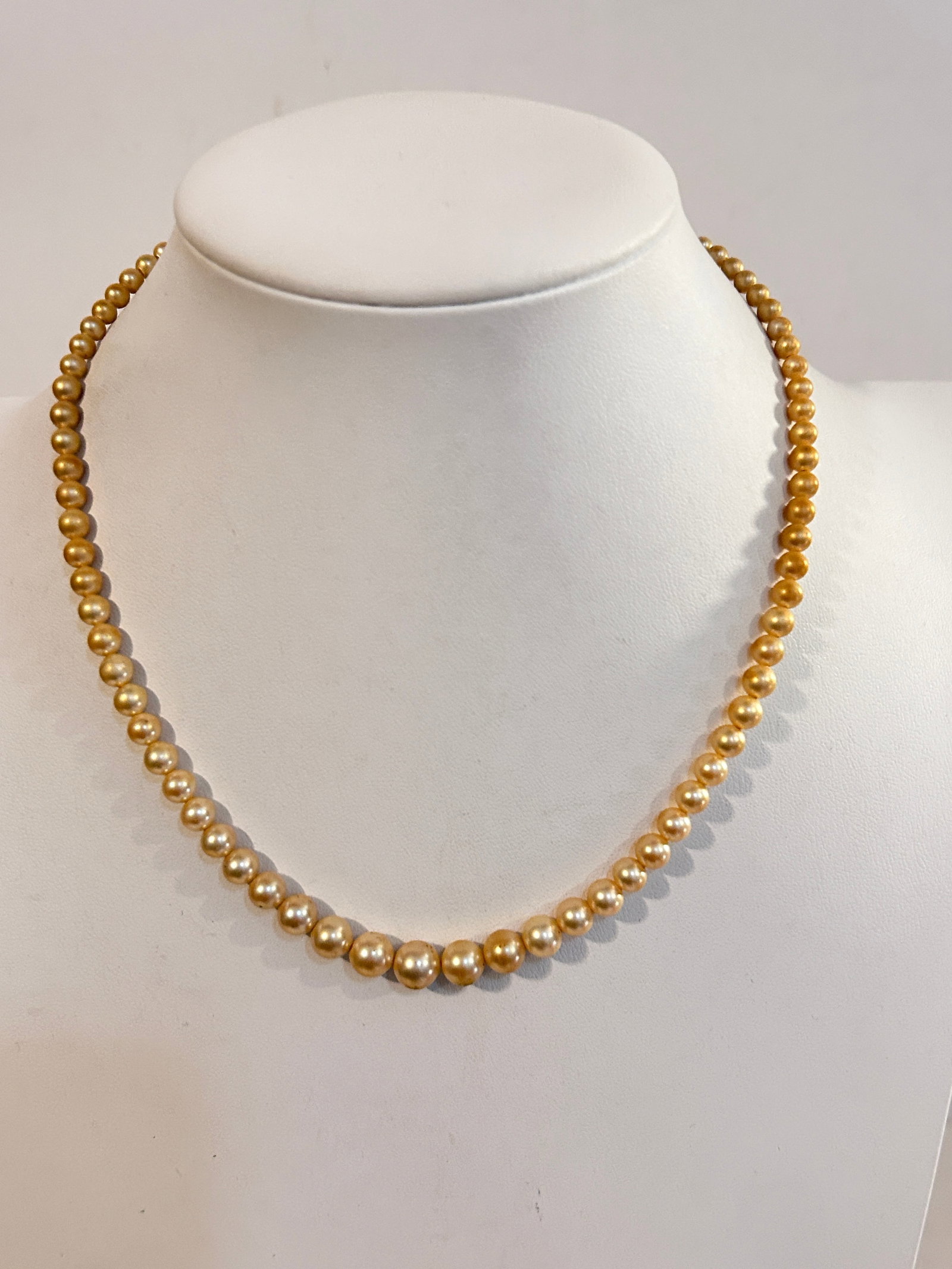 Vintage old pearl ELI Necklace 15": Vintage old pearl ELI Necklace 15" Please view all photos as they are part of the description and condition of this Item, Feel free to contact me with questions or picture requests! Used Item AS IS
