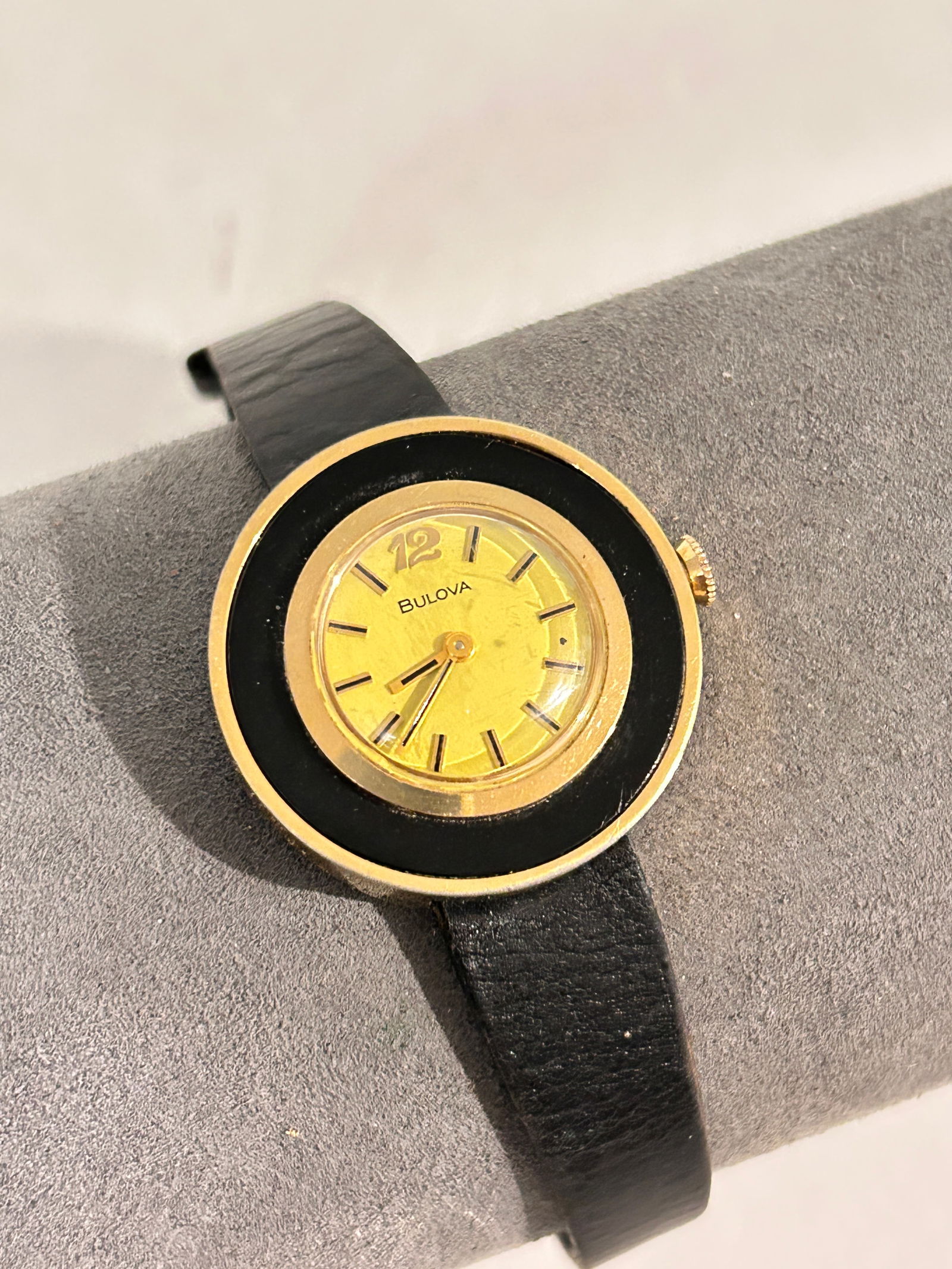 Vintage N3 1970s Bulova 10K Gold-filled mech working Watch R527690: Vintage N3 1970s Bulova 10K Gold-filled mech working Watch R527691 Please view all photos as they are part of the description and condition of this Item, Feel free to contact me with questions or pict