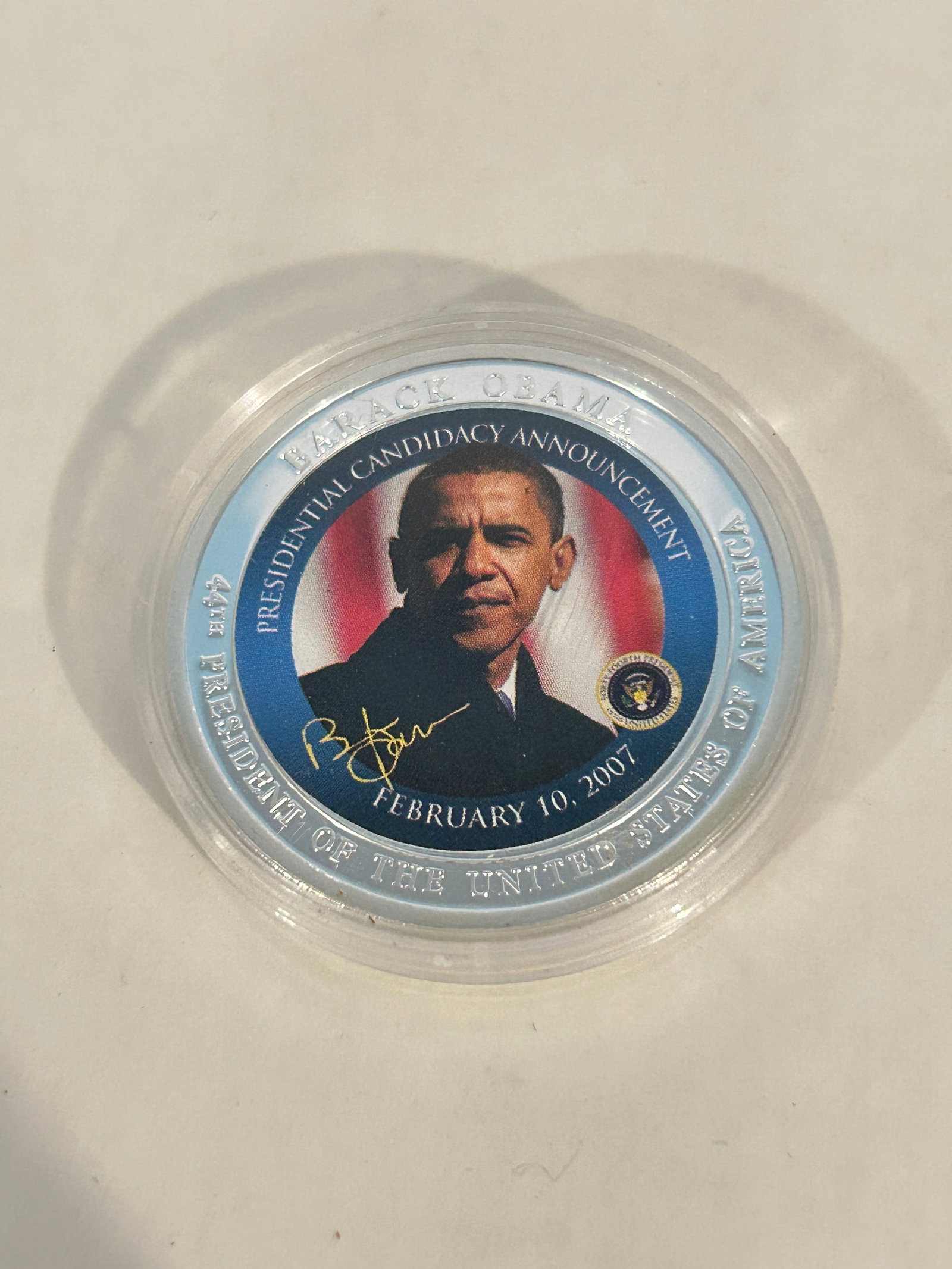 Barack Obama presidential coin 2007: Barack Obama presidential coin 2007 Please view all photos as they are part of the description and condition of this Item, Feel free to contact me with questions or picture requests! Used Item AS IS