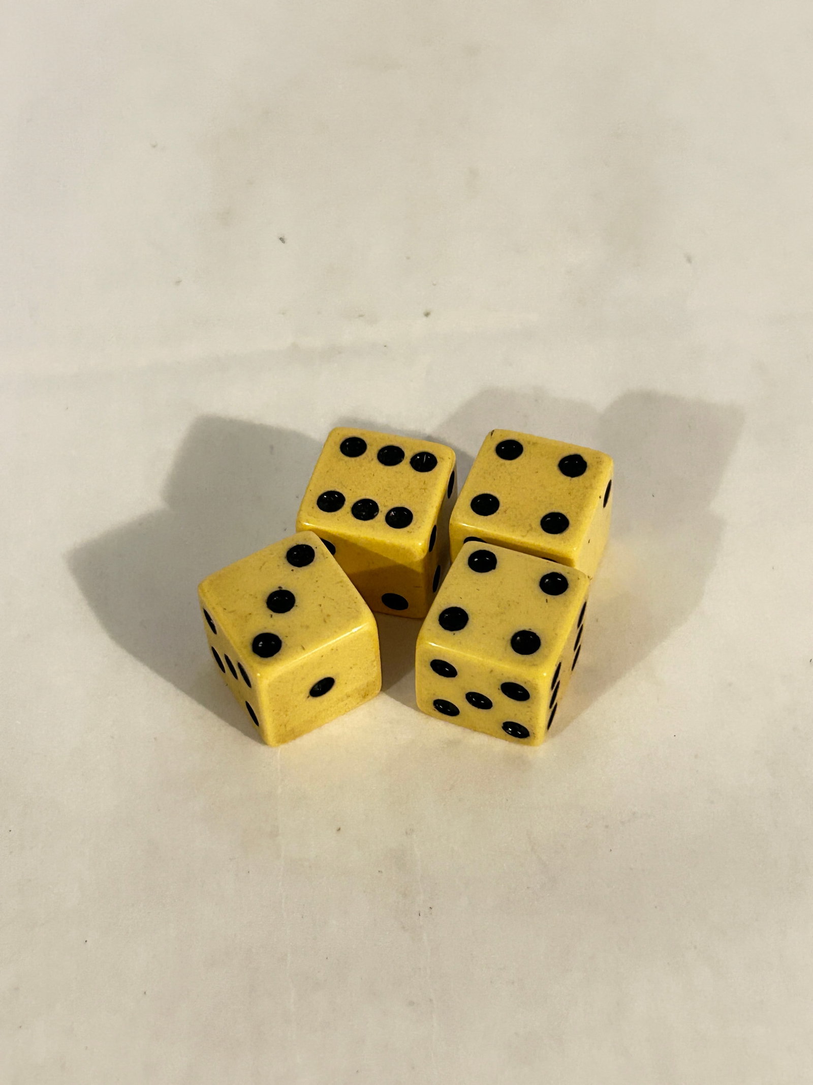 4 Vintage Bakalite Dice: 4 Vintage Bakalite Dice Please view all photos as they are part of the description and condition of this Item, Feel free to contact me with questions or picture requests! Used Item AS IS
