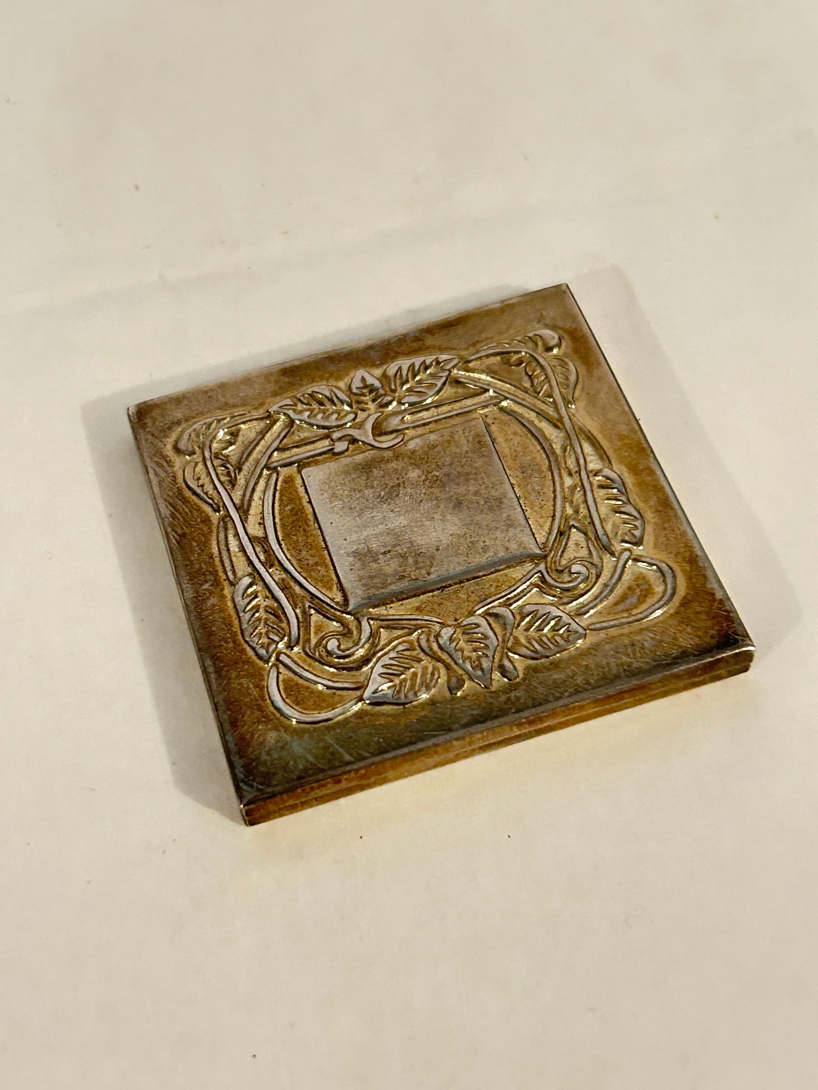 Vintage silver mirror compact 2 3/8" (1 of 4)