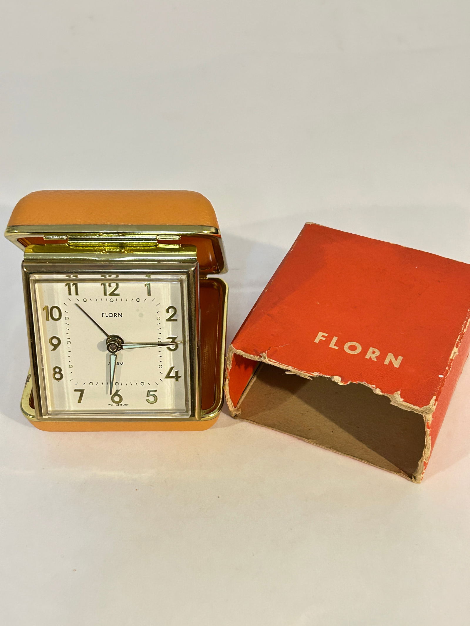 Vintage Florn New Travelers Alarm Clock (1 of 5)