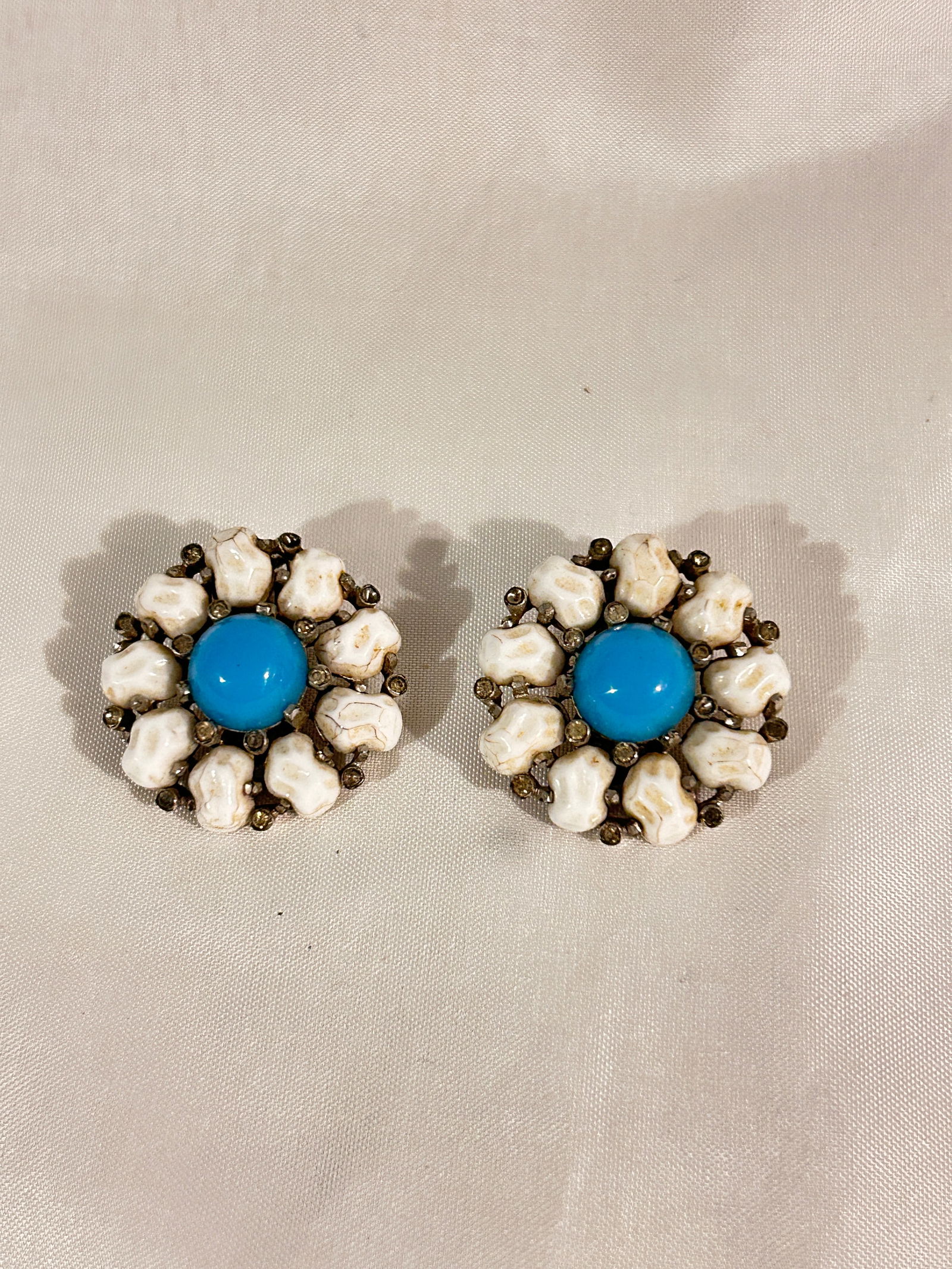 Vintage Stunning Jomaz Blue Cabochon, White rare Dangle Clip on Earrings: Vintage Stunning Jomaz Blue Cabochon, White rare Dangle Clip on Earrings Please view all photos as they are part of the description and condition of this Item, Feel free to contact me with questions o