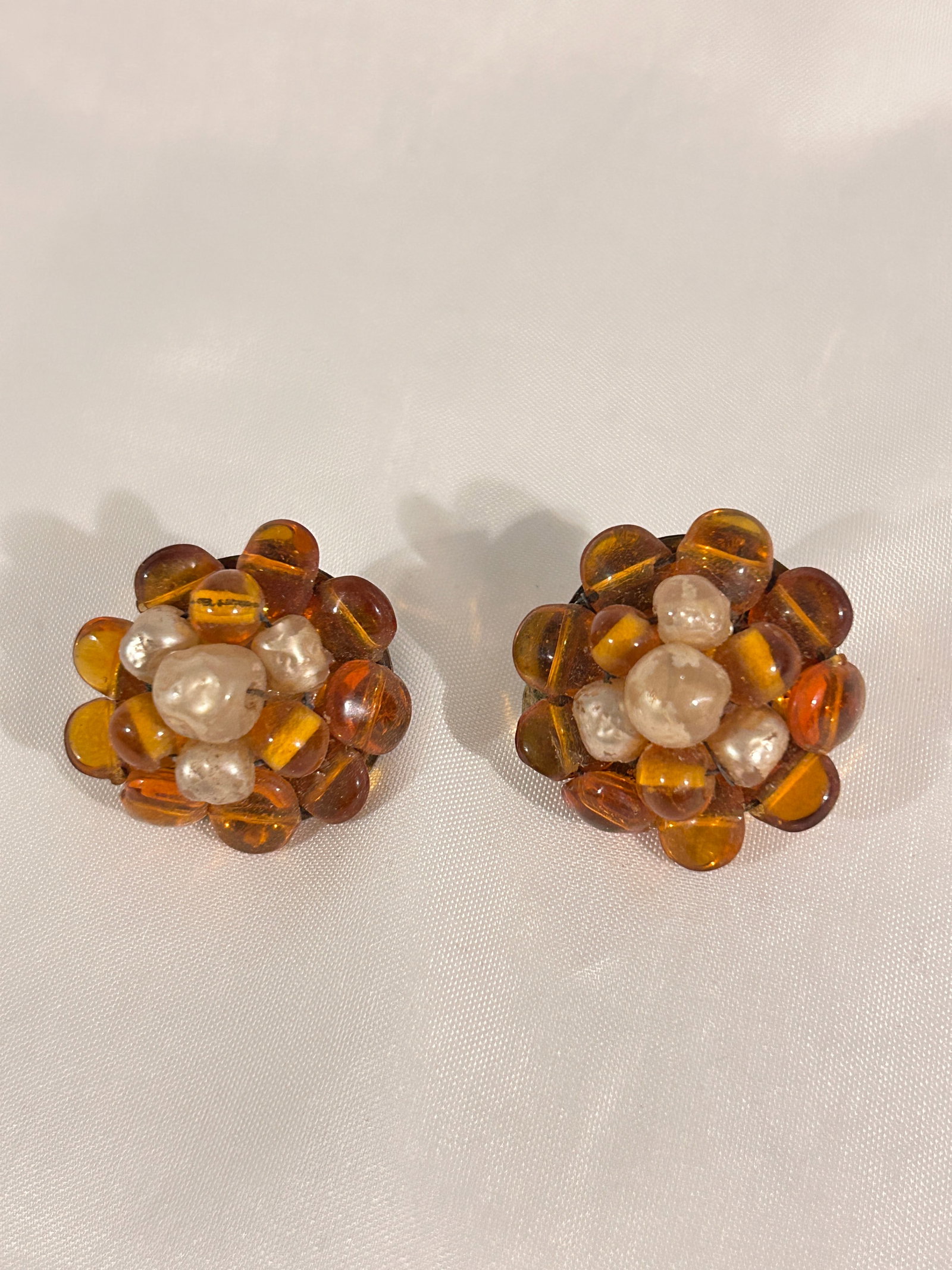 Vintage beaded amber Earrings: Vintage beaded amber Earrings Please view all photos as they are part of the description and condition of this Item, Feel free to contact me with questions or picture requests! Used Item AS IS