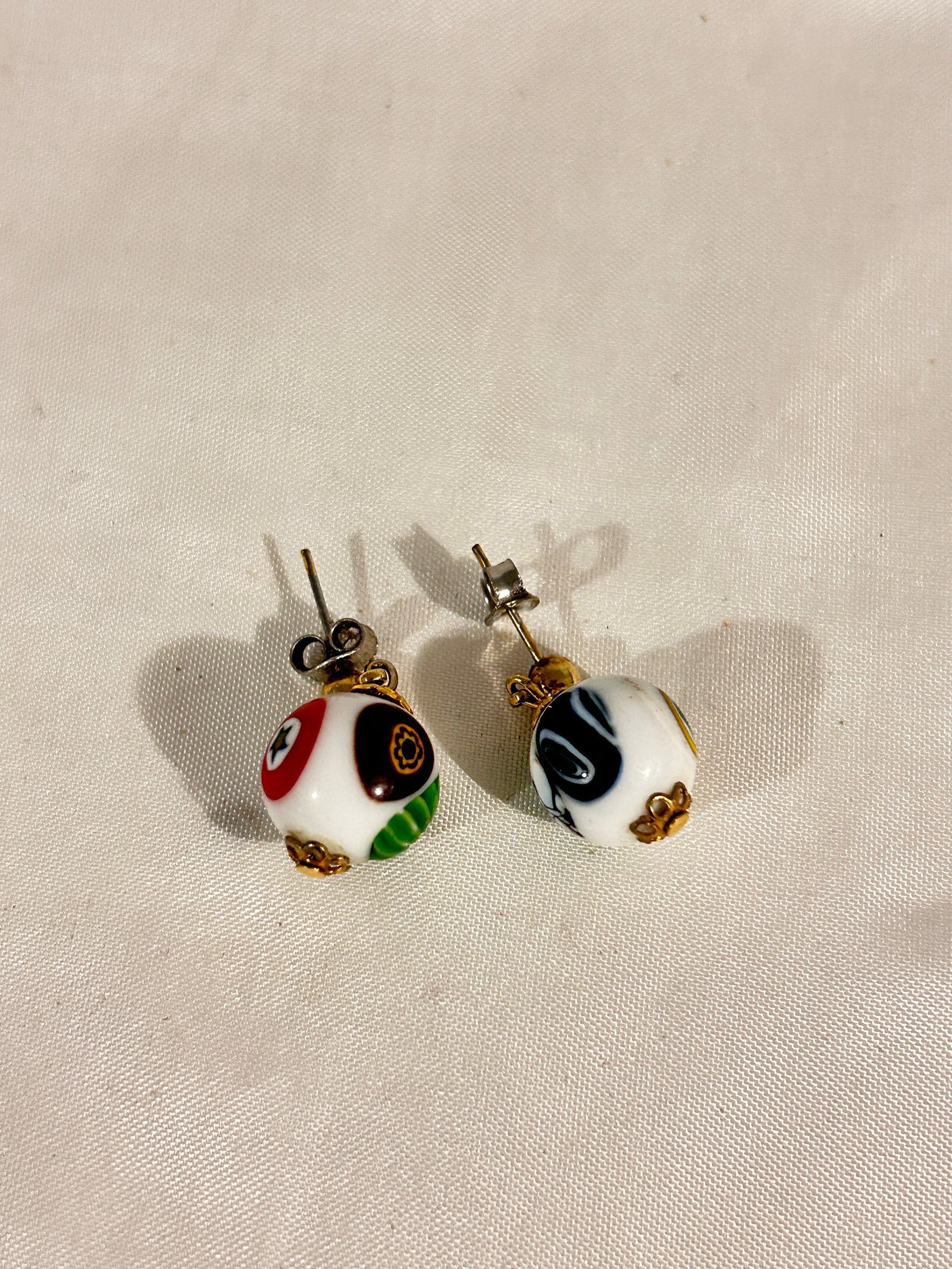 Vintage Murano post Earrings: Vintage Murano post Earrings Please view all photos as they are part of the description and condition of this Item, Feel free to contact me with questions or picture requests! Used Item AS IS