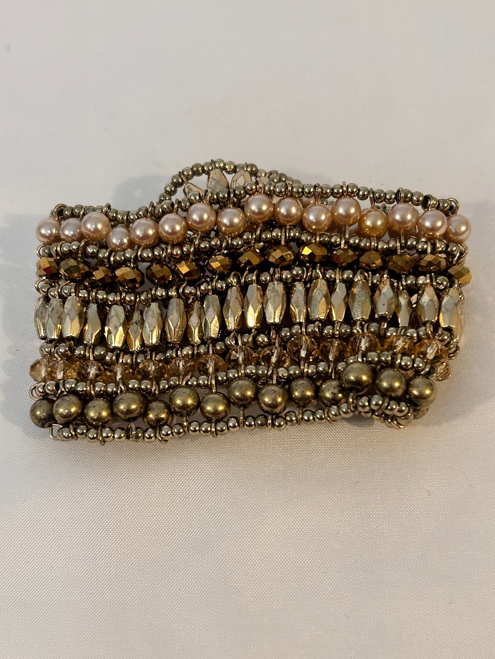 Vintage wide bead flex gold tone Bracelet 7": Vintage wide bead flex gold tone Bracelet 7" Please view all photos as they are part of the description and condition of this Item, Feel free to contact me with questions or picture requests! Used Ite