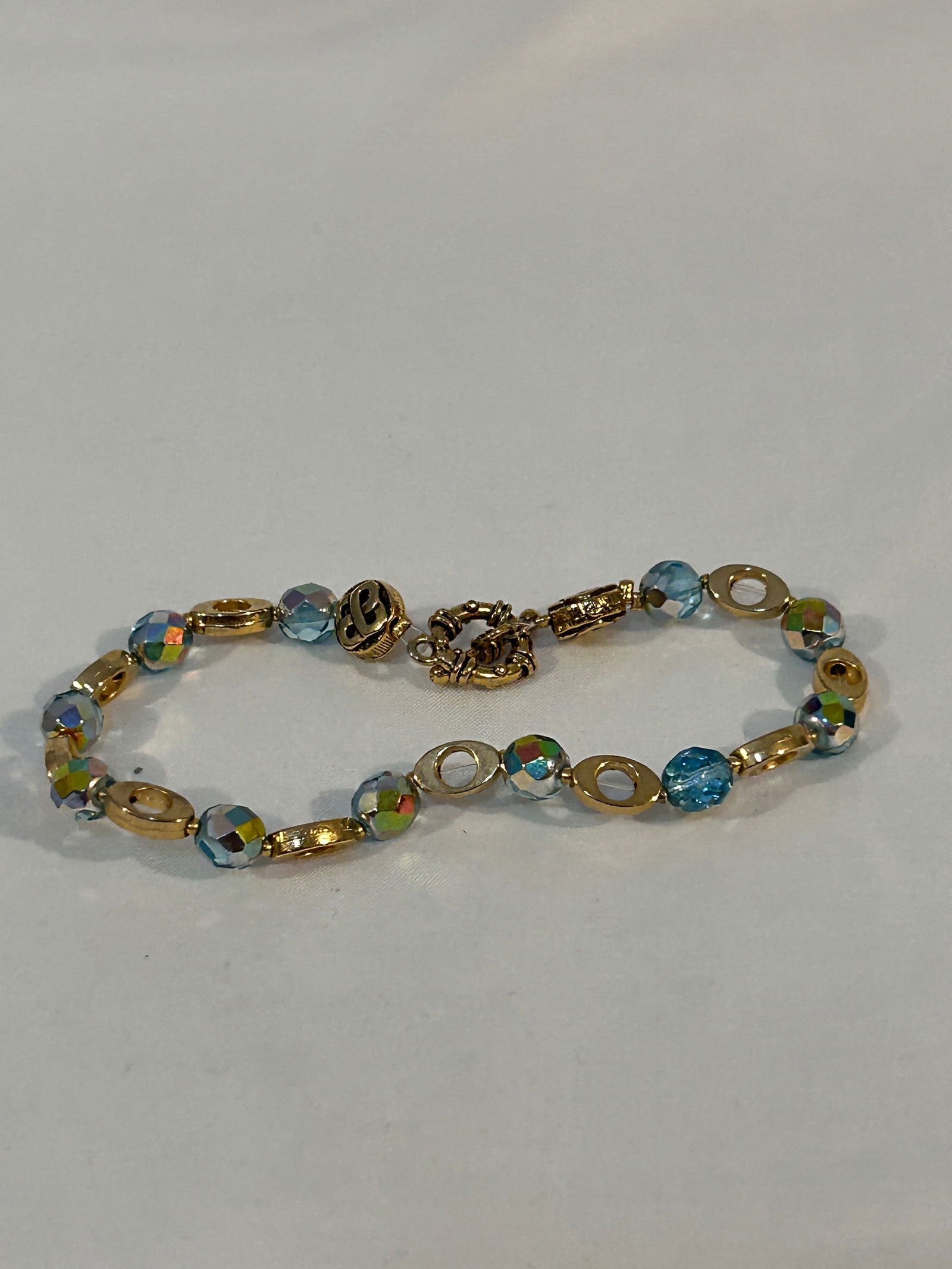 Vintage beaded gold tone Bracelet 8" (1 of 3)