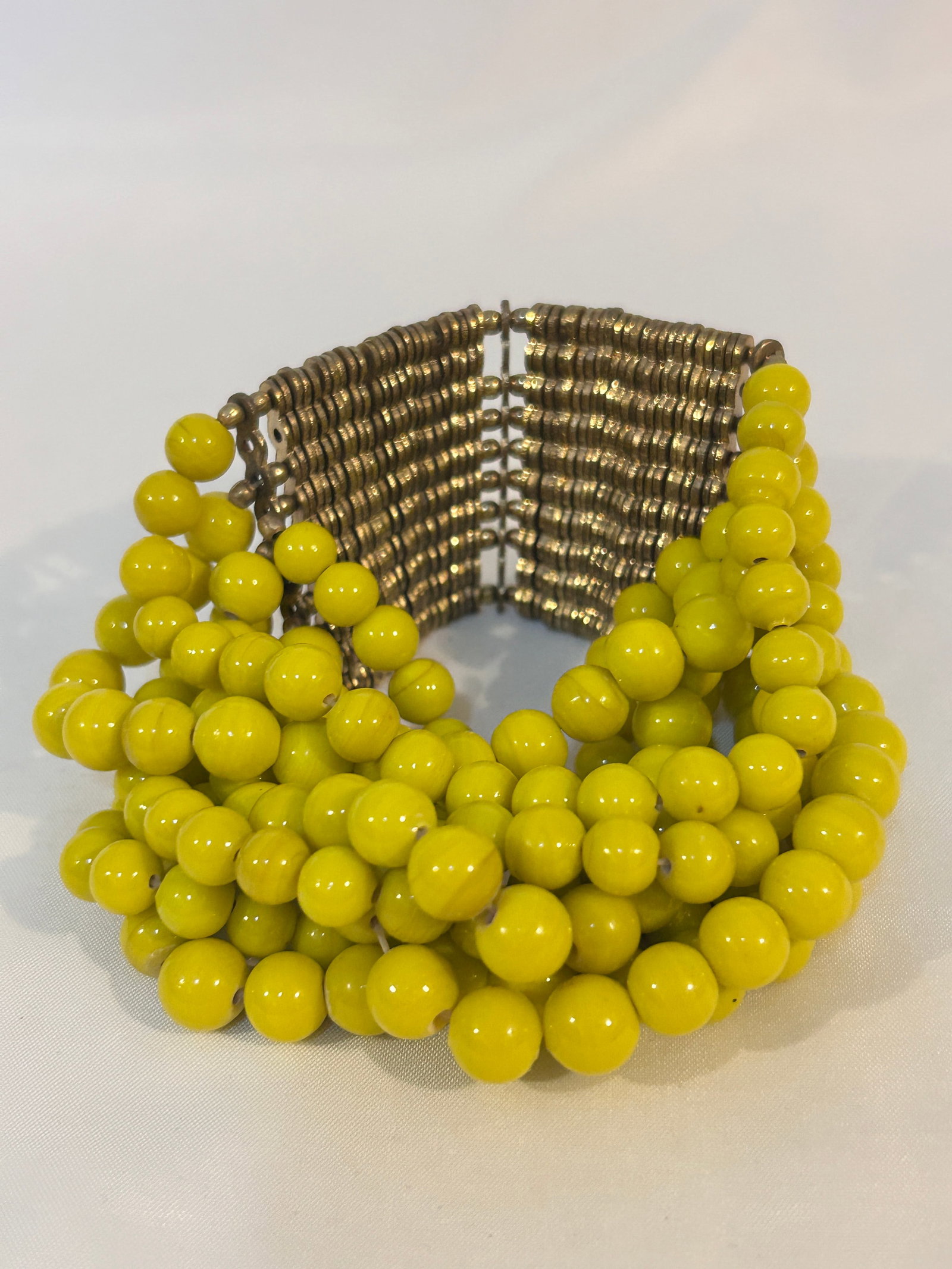 Vintage Green bead heavy 8 strand stretch Bracelet: Vintage Green bead heavy 8 strand stretch Bracelet Please view all photos as they are part of the description and condition of this Item, Feel free to contact me with questions or picture requests! Us
