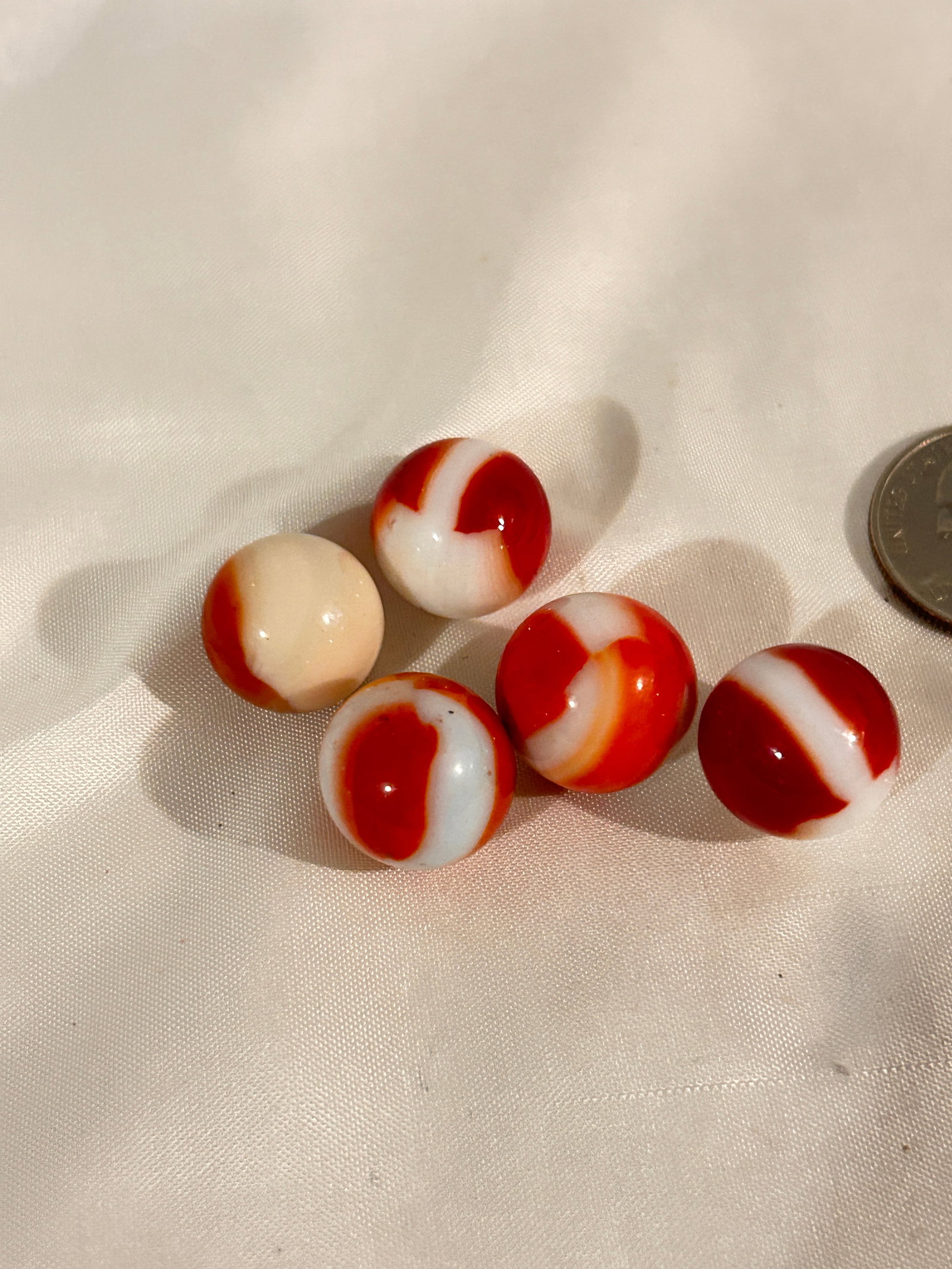 Vintage lot of 5 orange & white Marbles: Vintage lot of 5 orange & white Marbles Please view all photos as they are part of the description and condition of this Item, Feel free to contact me with questions or picture requests! Used Item AS 