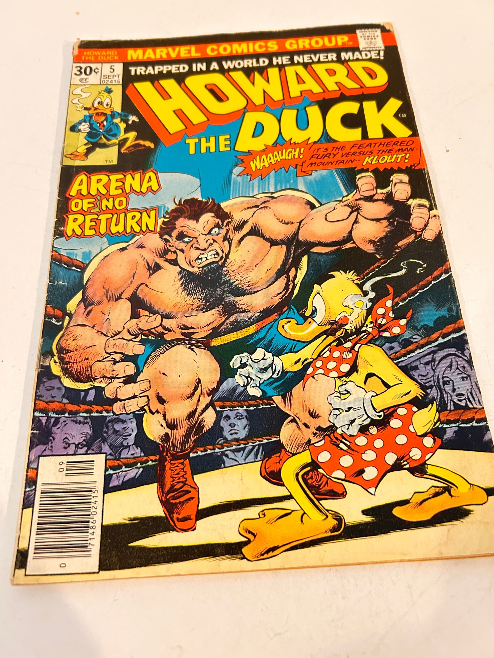 Vintage Comic book Howard the Duck # 5: Vintage Comic book Howard the Duck # 5 Please view all photos as they are part of the description and condition of this Item, Feel free to contact me with questions or picture requests! Used Item AS I