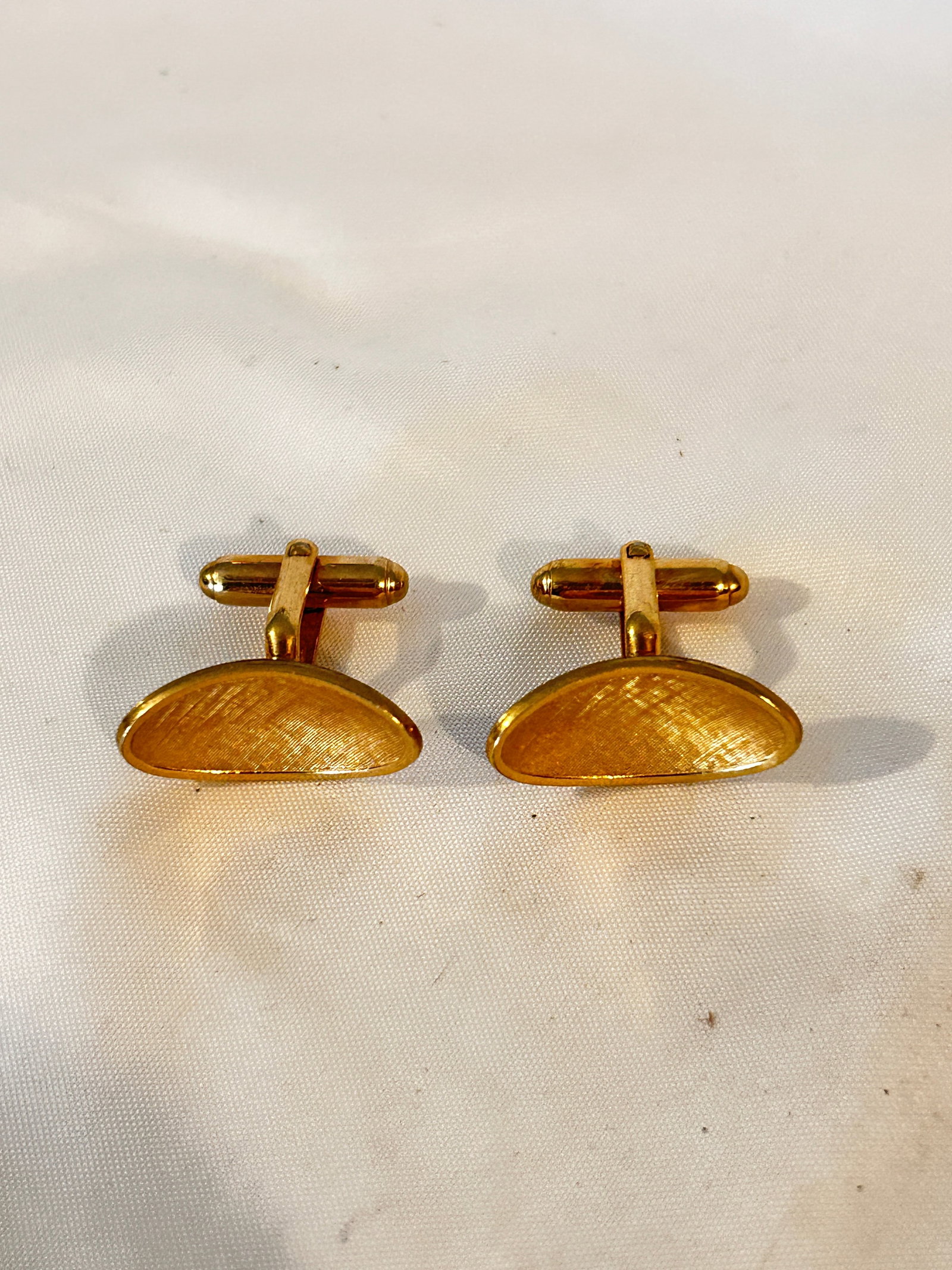 Vintage gold filled Anson Cuff Links: Vintage gold filled Anson Cuff Links Please view all photos as they are part of the description and condition of this Item, Feel free to contact me with questions or picture requests! Used Item AS IS