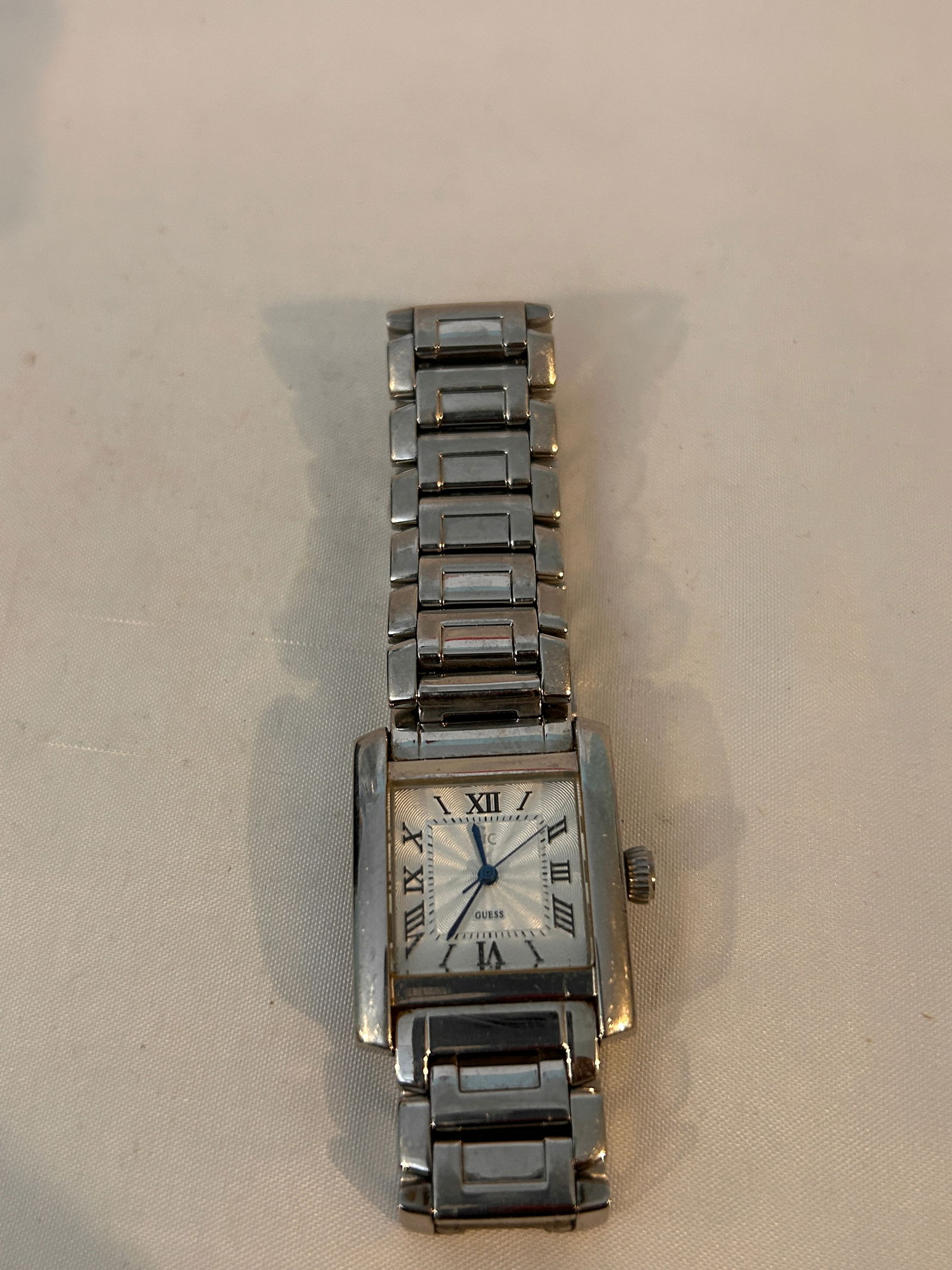 Vintage Guess working quartz Watch GC9000: Vintage Guess working quartz Watch GC9000 Please view all photos as they are part of the description and condition of this Item, Feel free to contact me with questions or picture requests! Used Item A