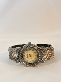 Vintage Golden 1712 working quartz bracelet Watch