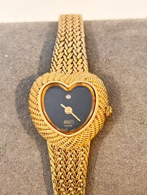 Vintage Avanti heart gold tone quartz working Watch Y-588