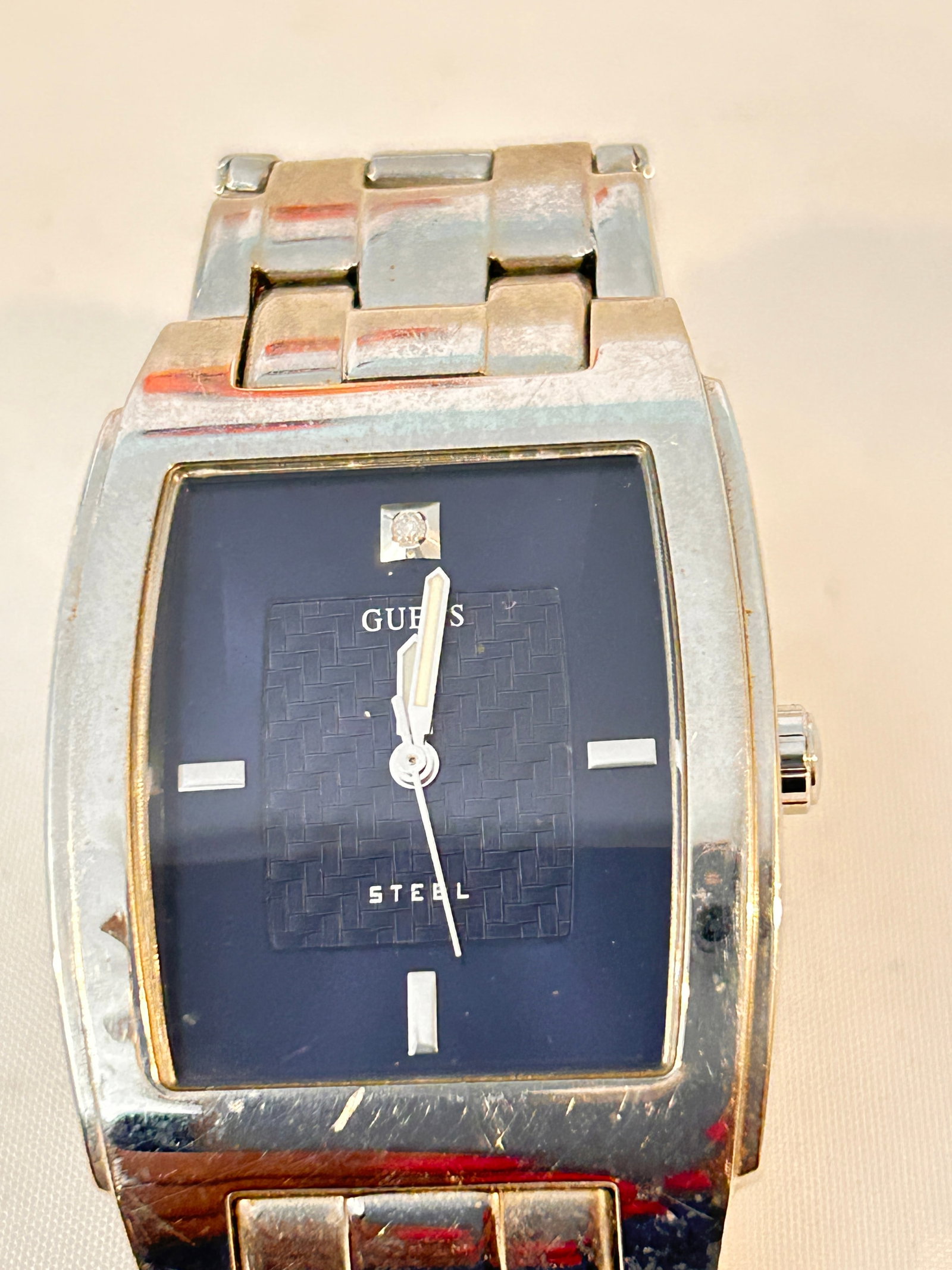 Vintage Guess quartz working G952161 Watch: Vintage Guess quartz working G952161 Watch Please view all photos as they are part of the description and condition of this Item, Feel free to contact me with questions or picture requests! Used Item