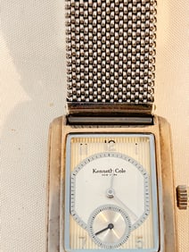 Vintage Kenneth Cole 1014 quartz working Watch
